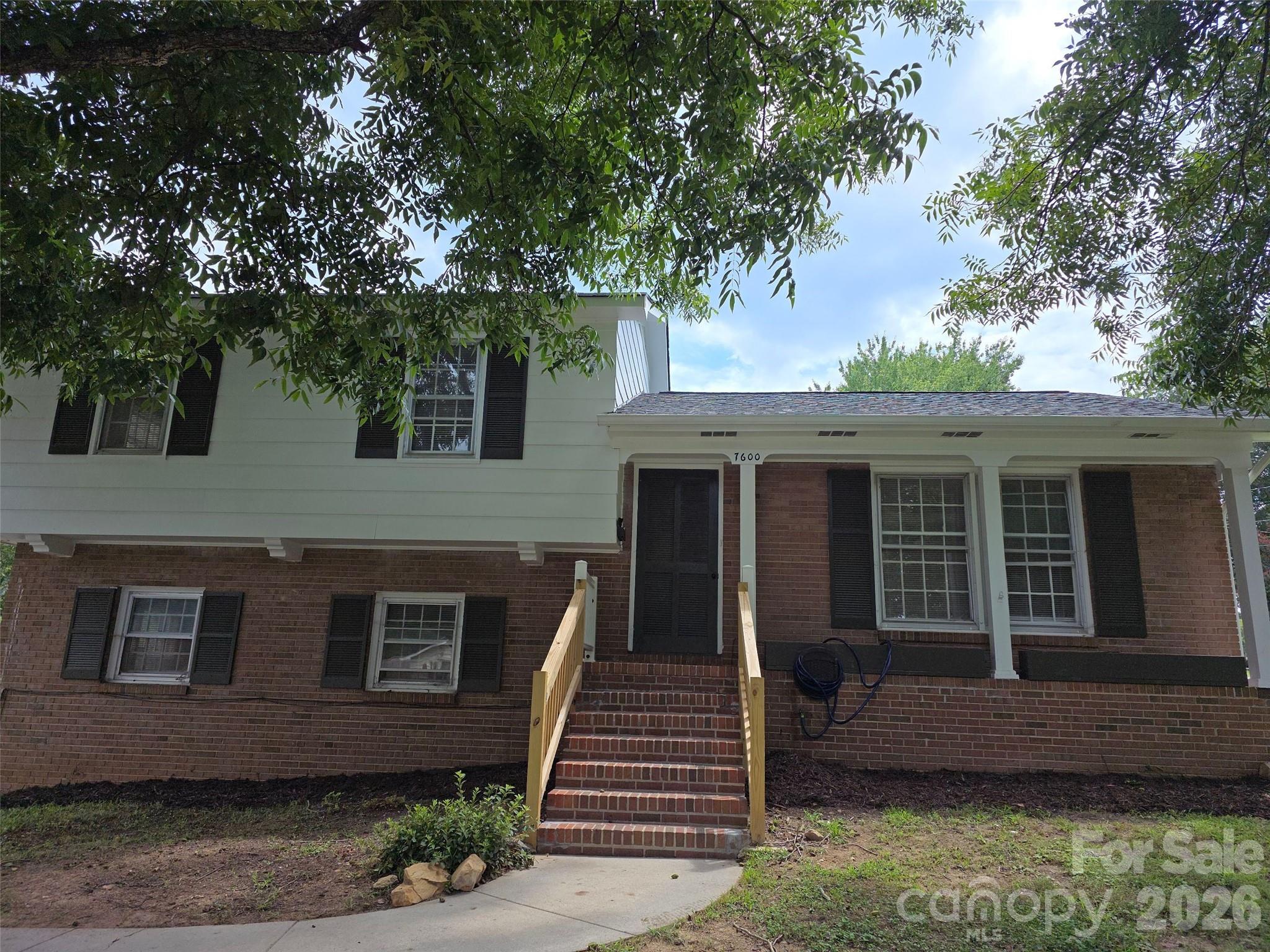 7600 Woodstream Dr, Charlotte, NC 28210