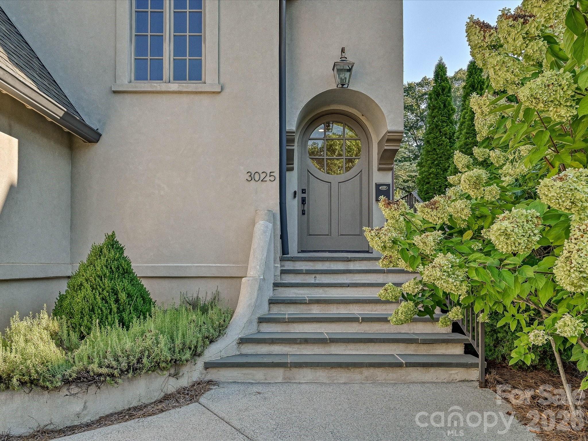 3025 Hanson Dr, Charlotte, NC 28207
