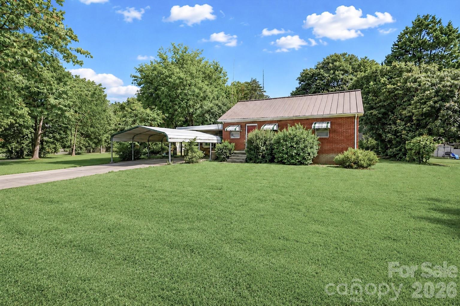 628 N Kelly St, Statesville, NC 28677