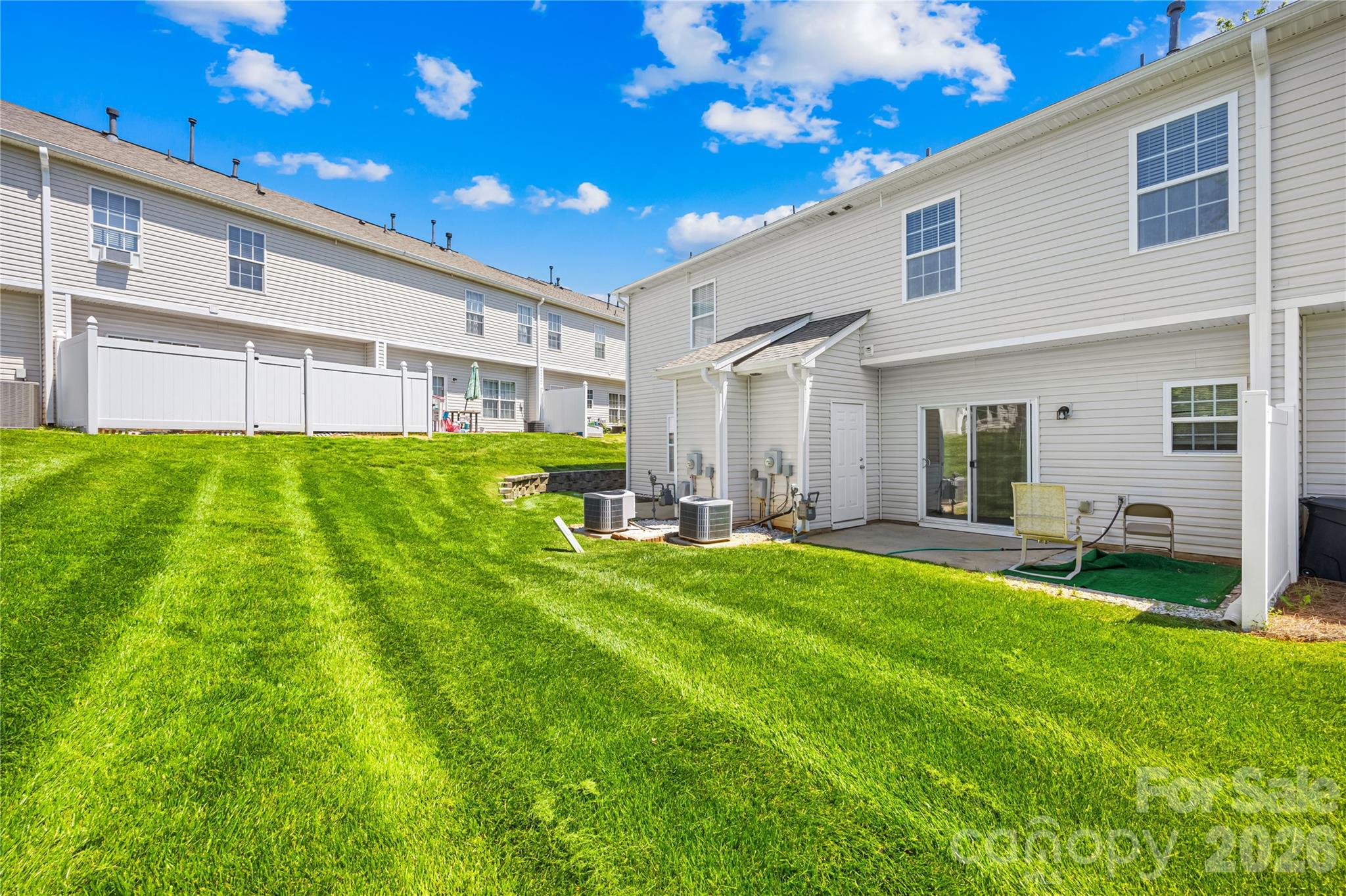 3053 Summerfield Ridge Ln, Charlotte, NC 28105