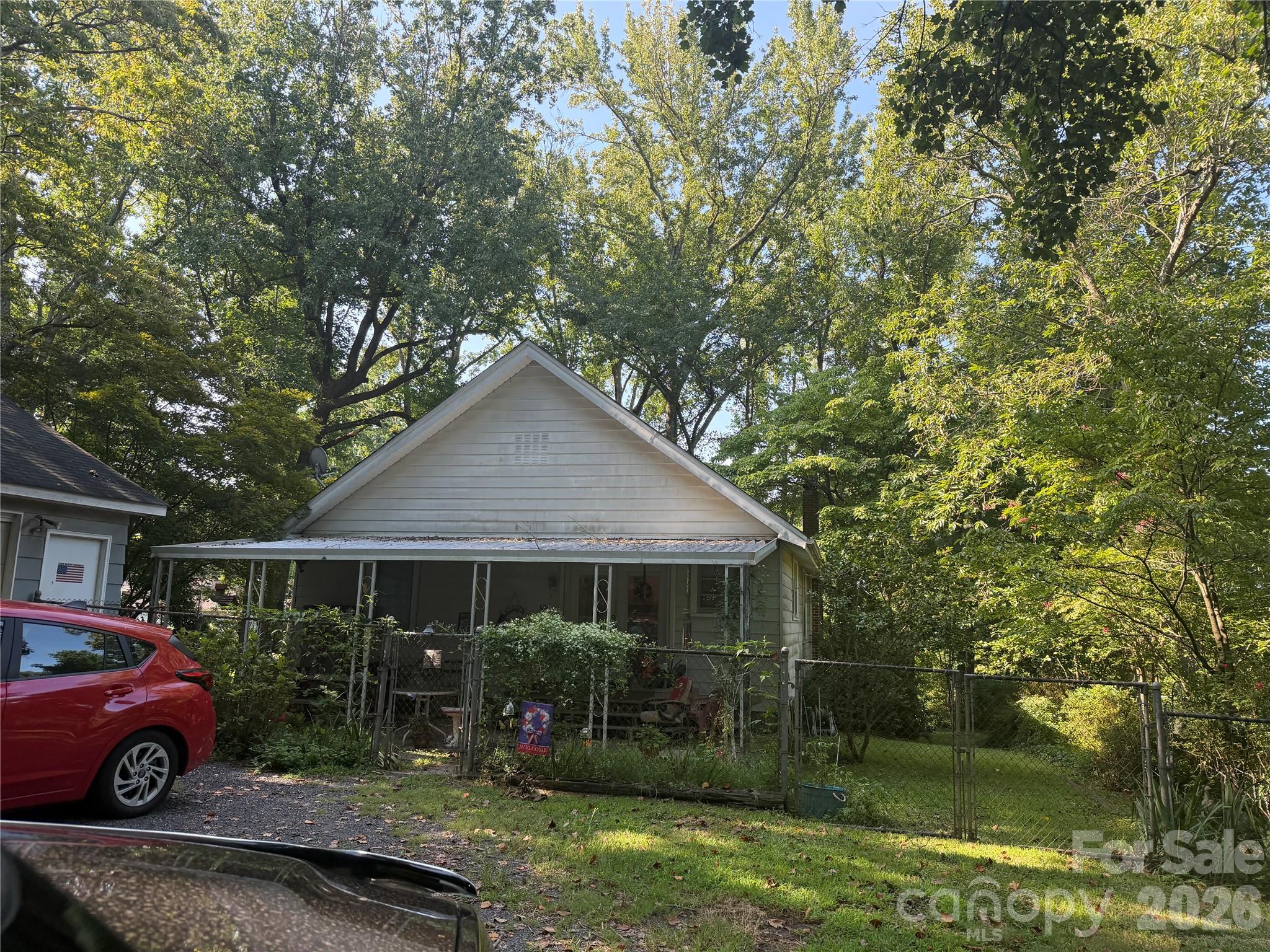 202 Horseshoe Lake Rd, Mount Holly, NC 28120