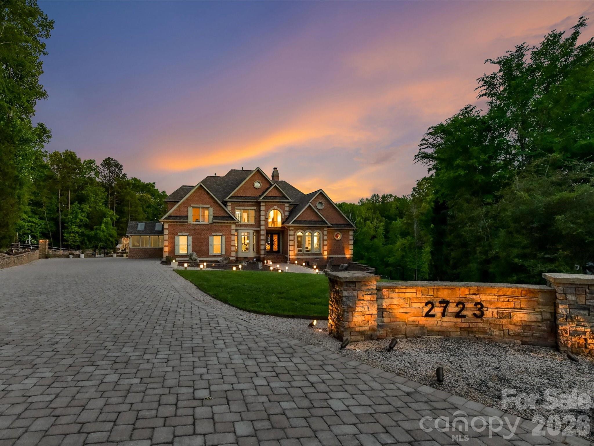 2723 Providence Pine Ln, Charlotte, NC 28270