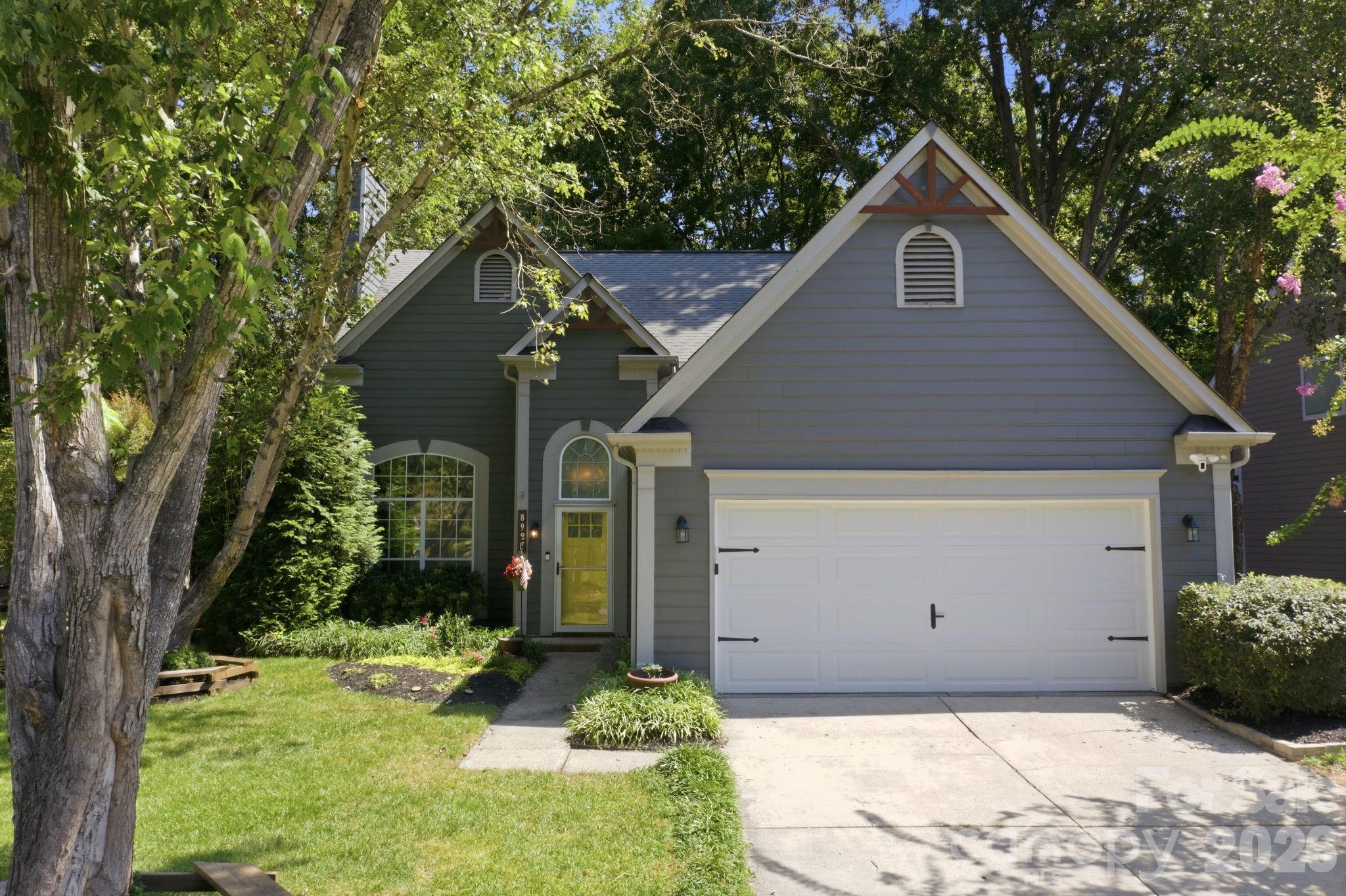8927 Raven Park Dr, Charlotte, NC 28216