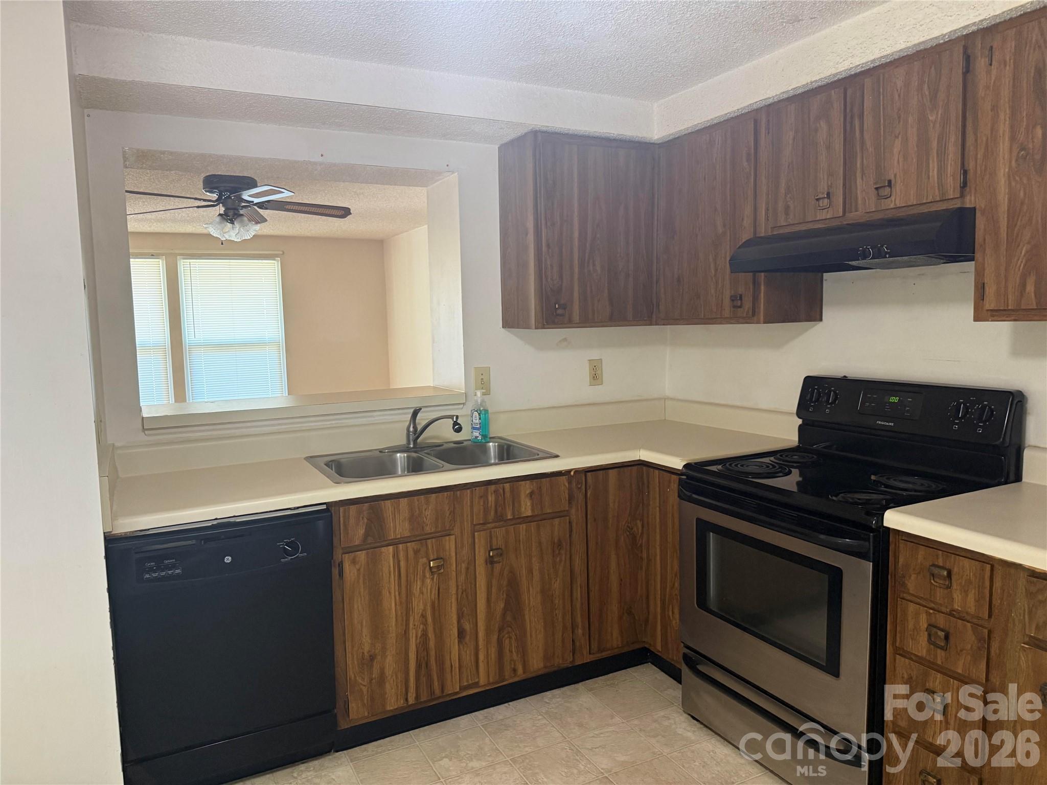 9762 Old Gate Dr, Matthews, NC 28105