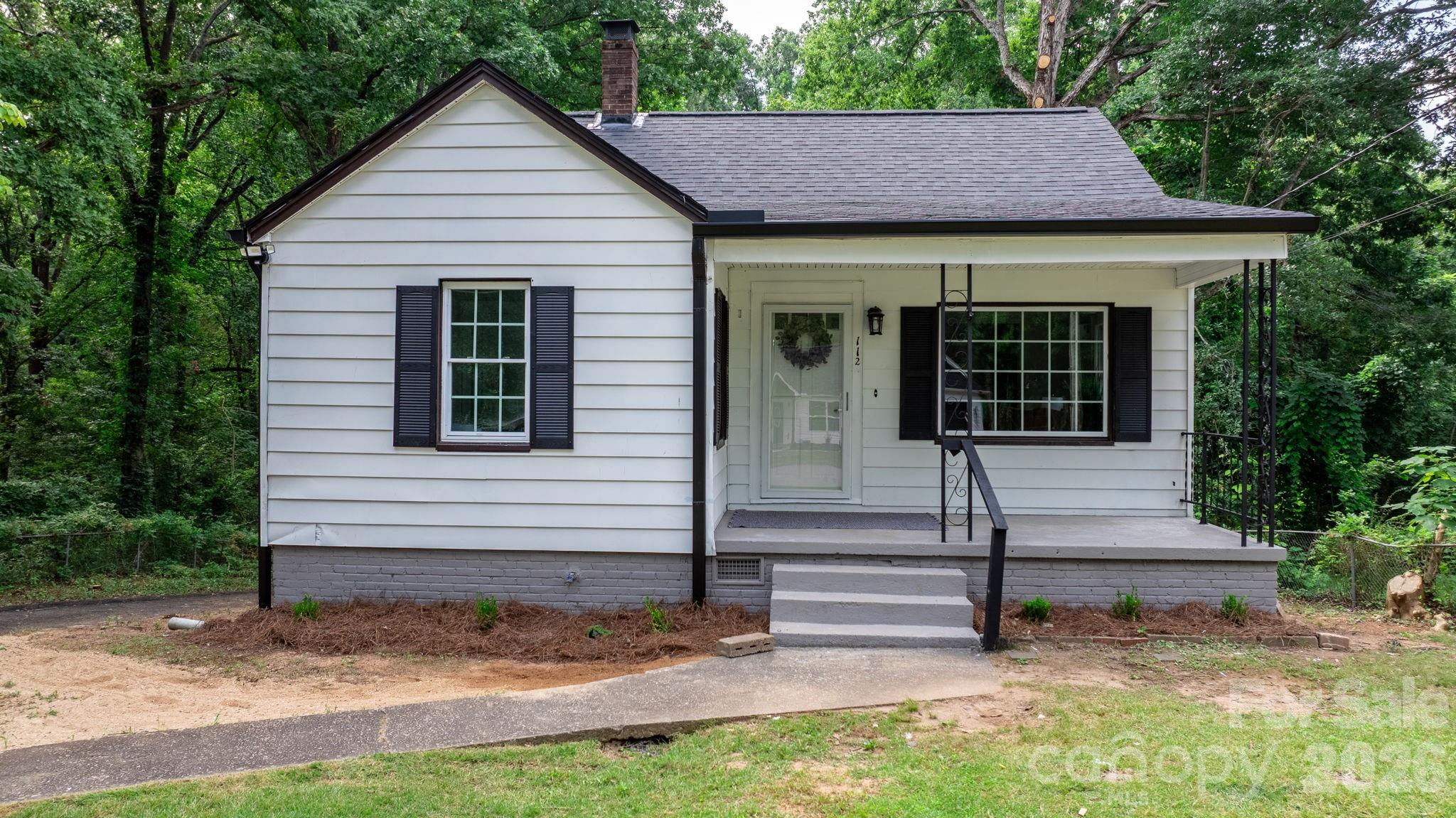 112 10th Ave SE, Hickory, NC 28602