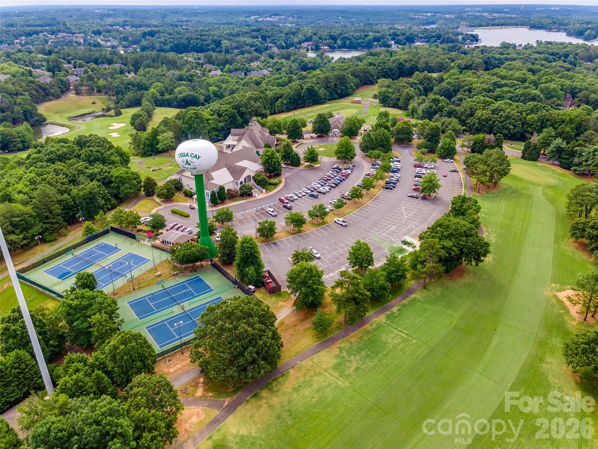 1063 Hunters Run Dr, Tega Cay, SC 29708
