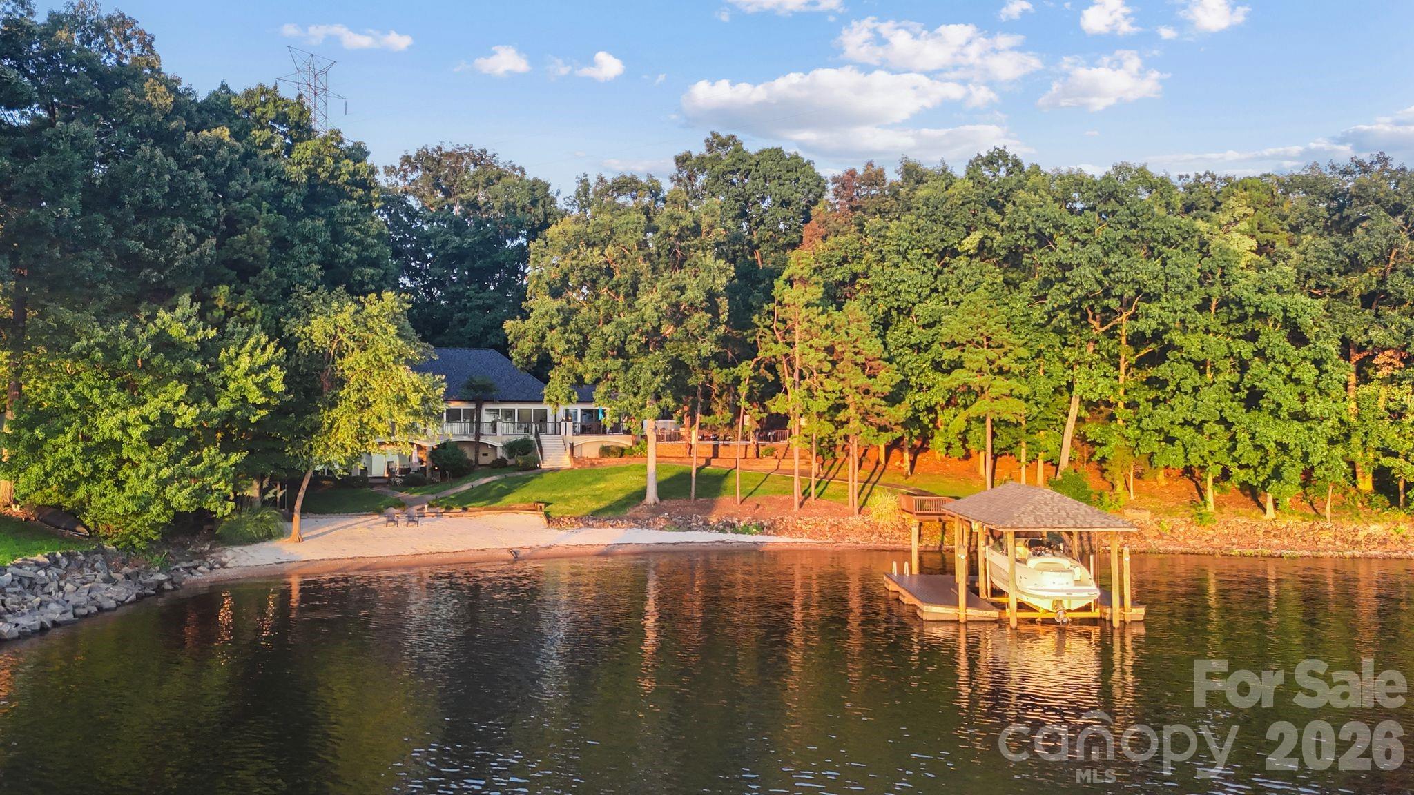 172 Mariner Pointe Ln, Mooresville, NC 28117