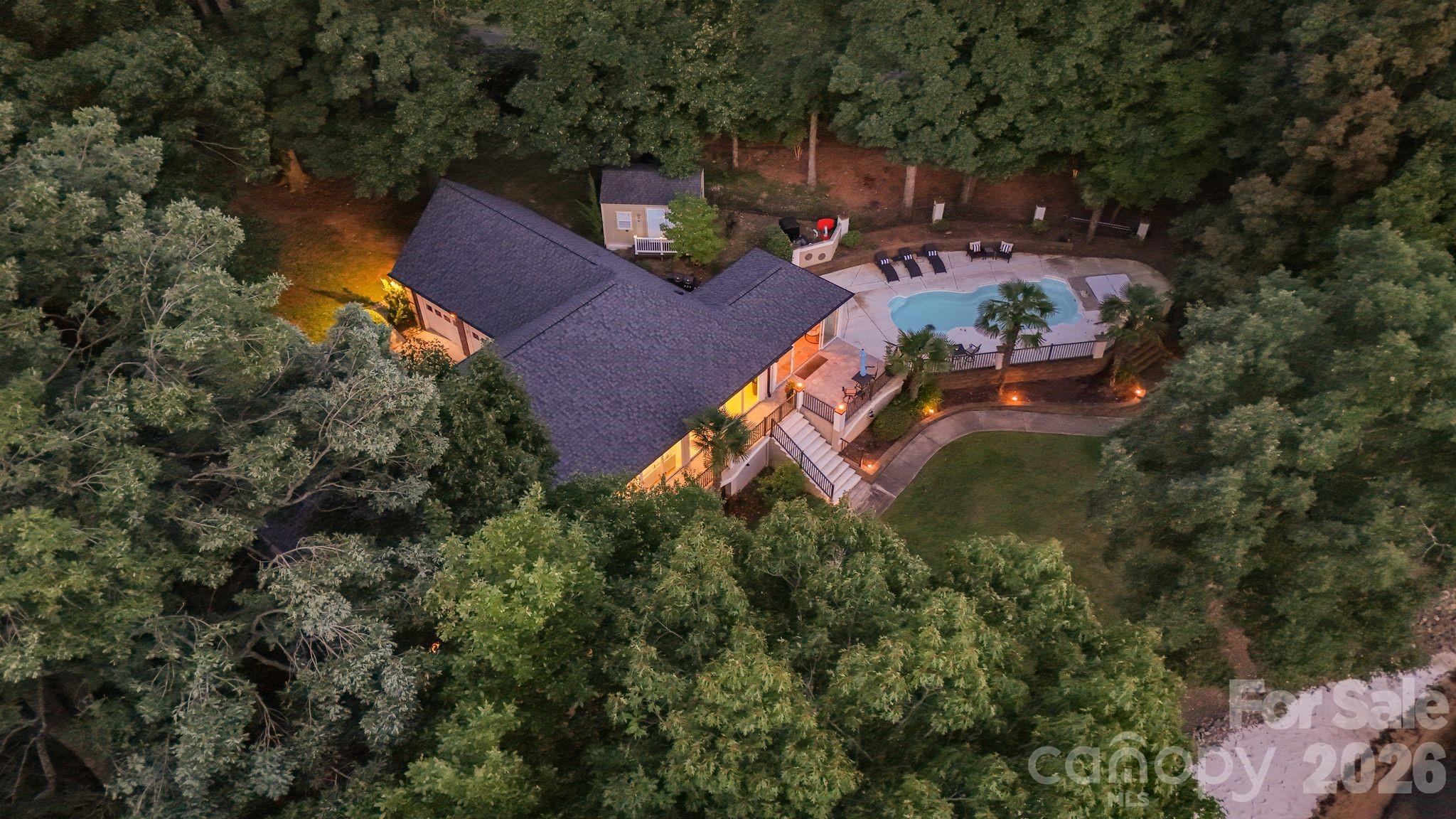 172 Mariner Pointe Ln, Mooresville, NC 28117