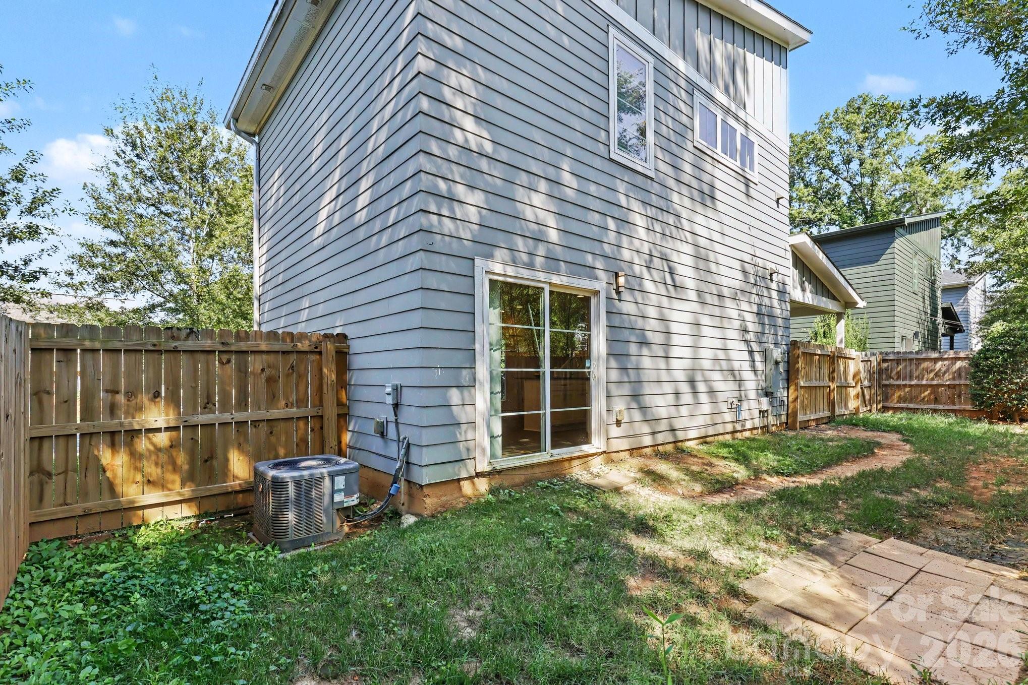 1522 Wembley Dr, Charlotte, NC 28205
