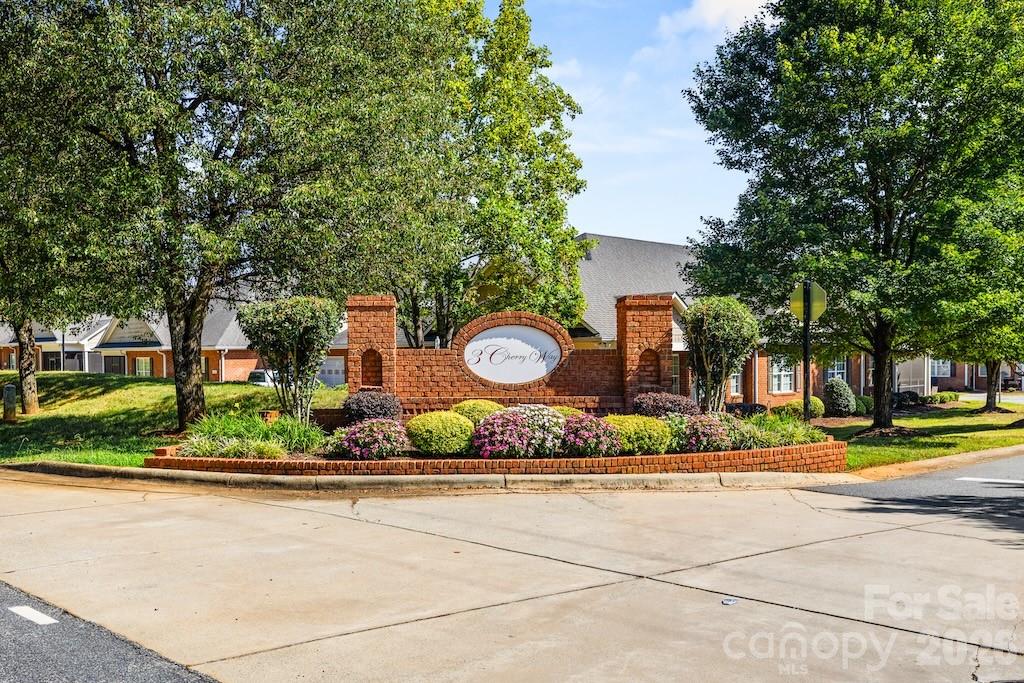 8379 Glacier Dr, Denver, NC 28037