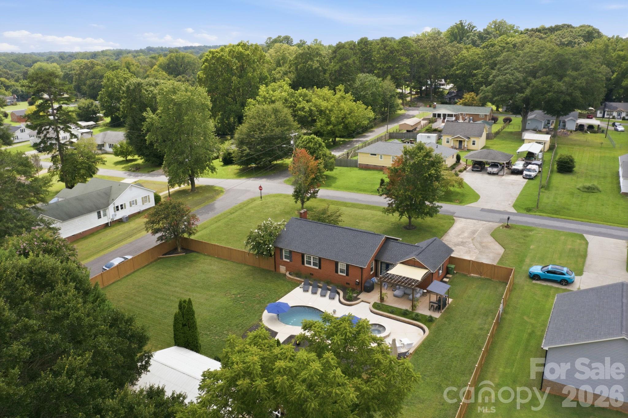 300 Eastwood Dr, Mount Holly, NC 28120