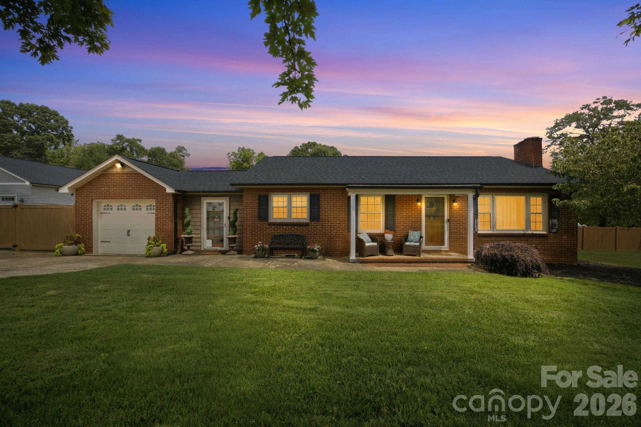 300 Eastwood Dr, Mount Holly, NC 28120