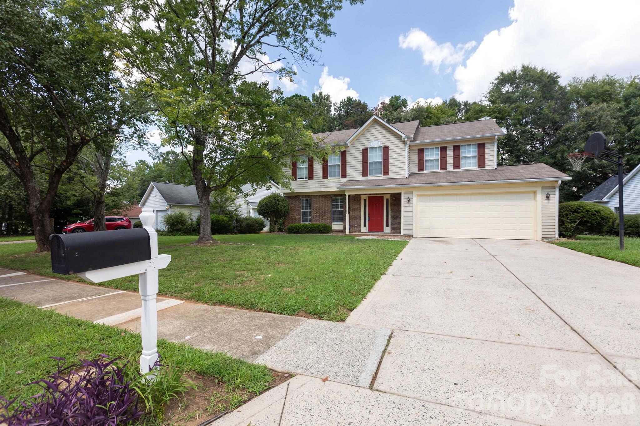 5401 Groveton Ct, Charlotte, NC 28269