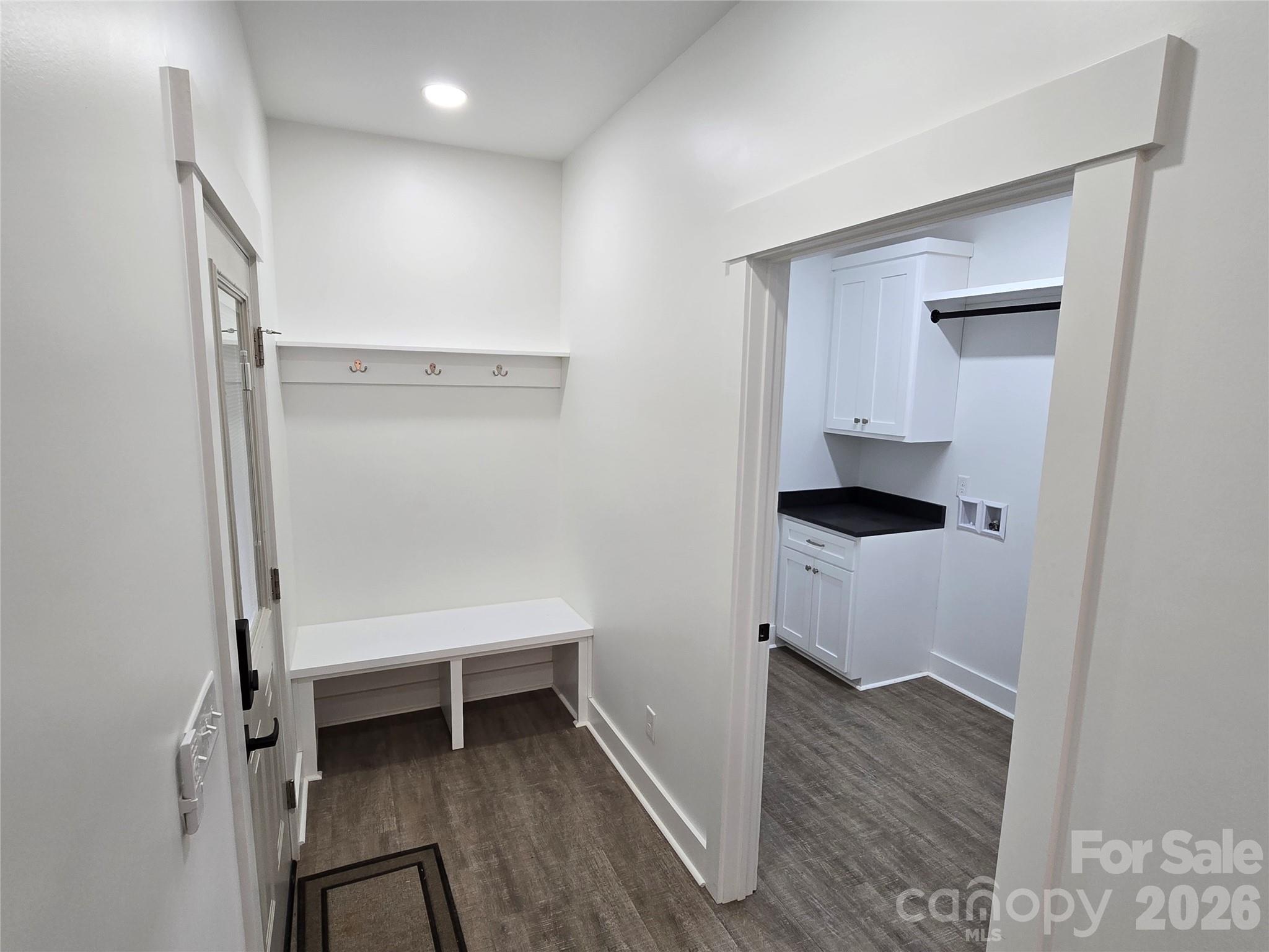 768 8th St NE, Hickory, NC 28601