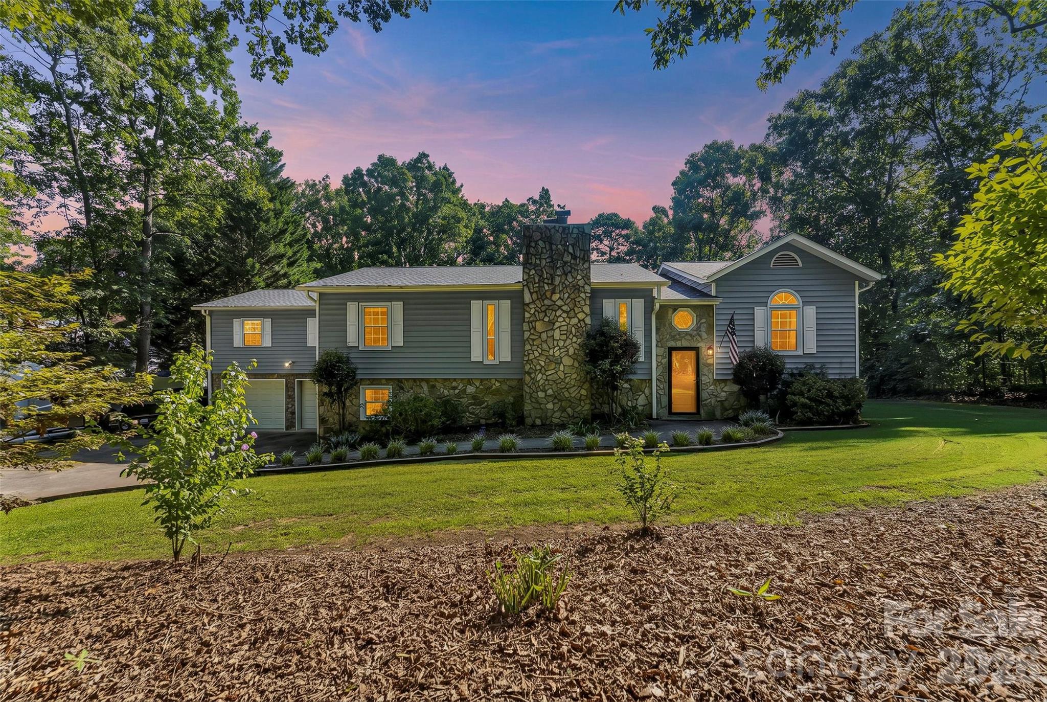 5468 Valley Run St, Hickory, NC 28601