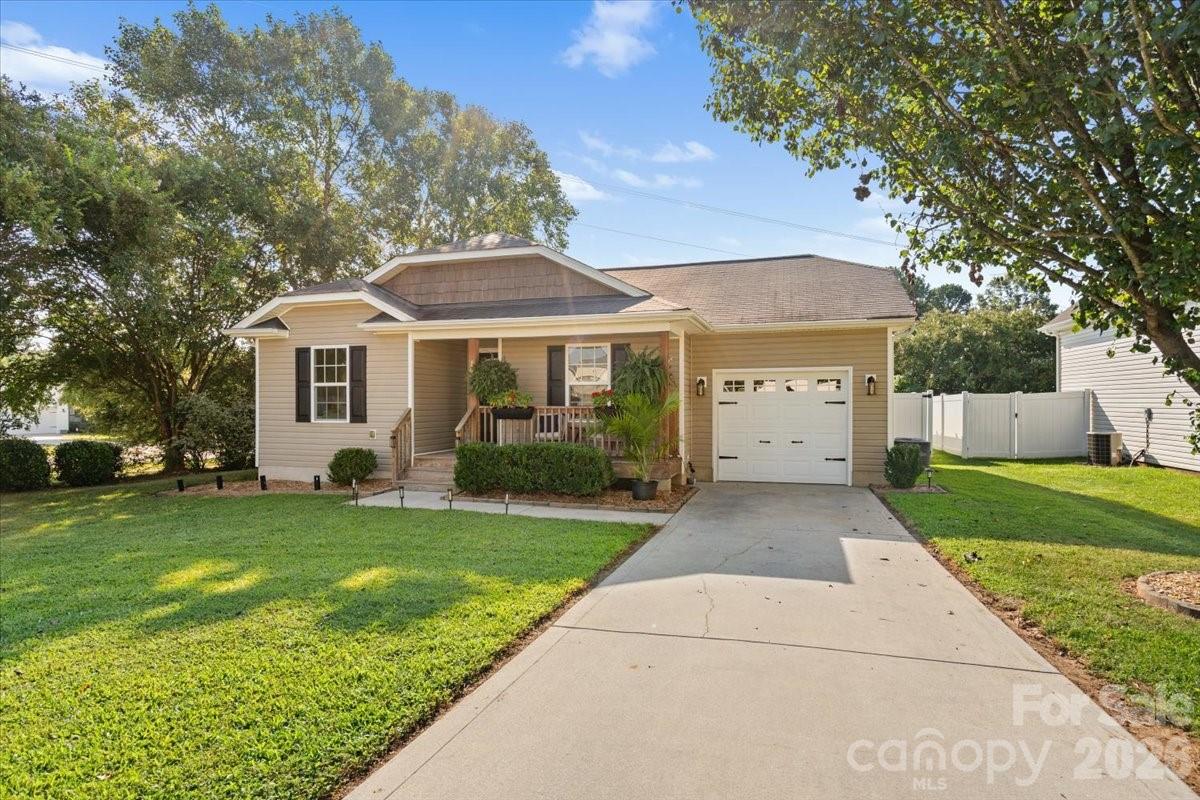 128 Mallory Tai Dr, Lincolnton, NC 28092