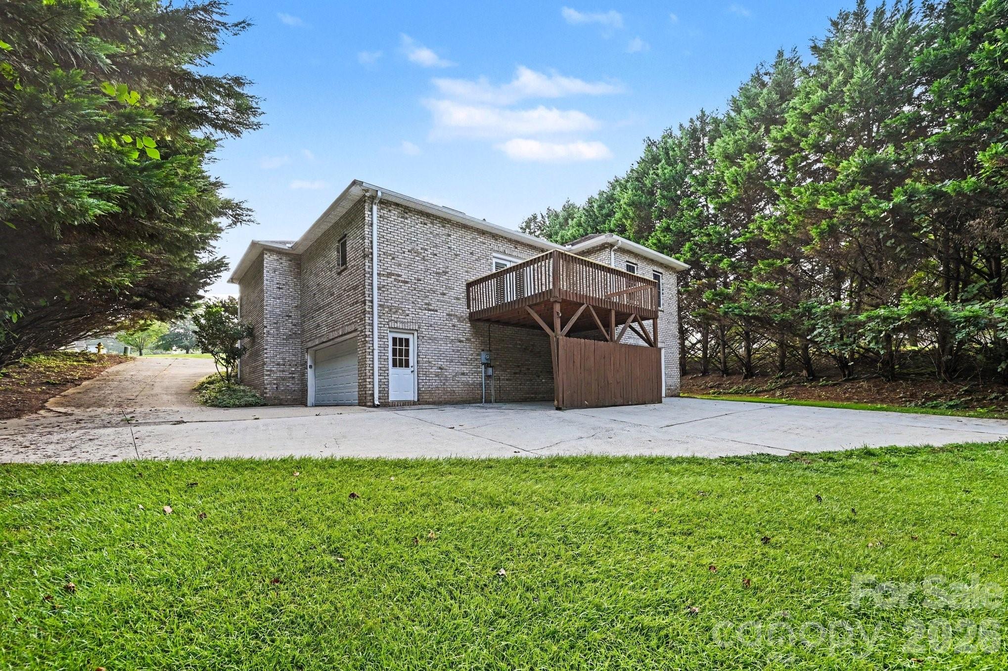 1703 Running Deer Dr NW, Conover, NC 28613