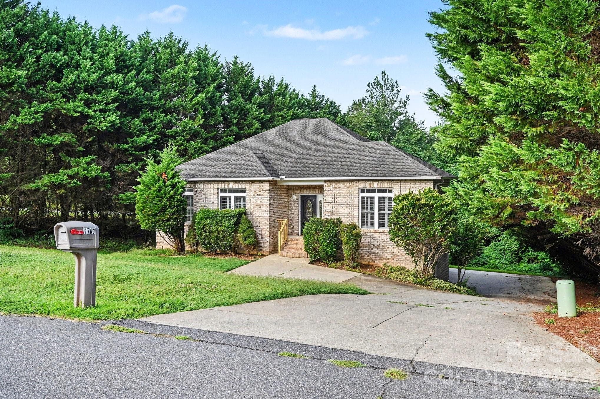 1703 Running Deer Dr NW, Conover, NC 28613