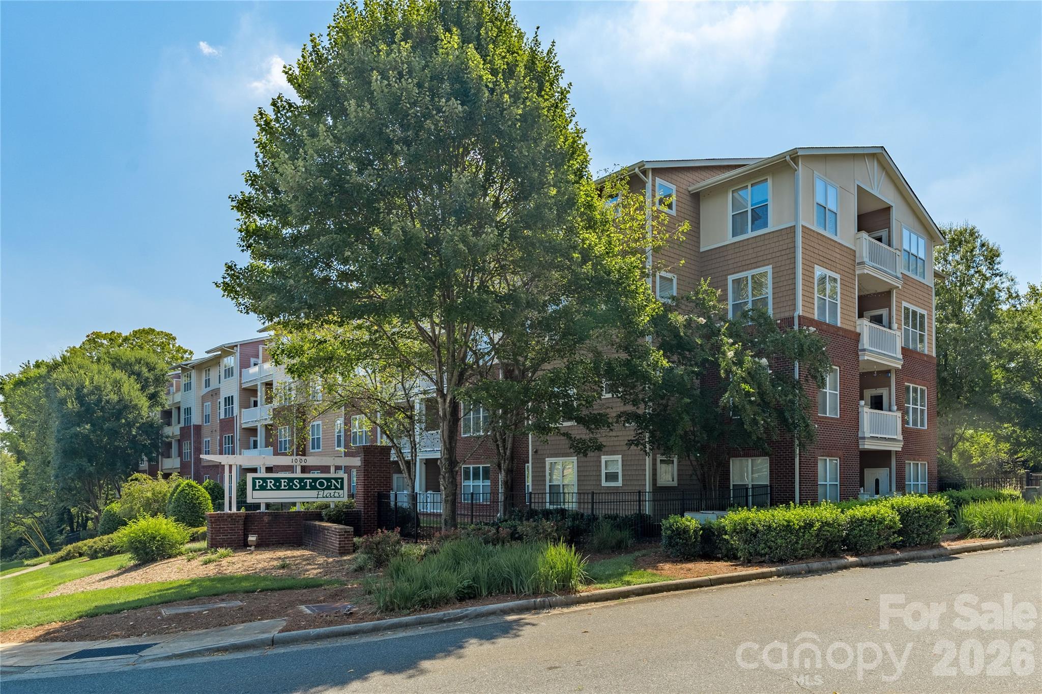 1000 E Woodlawn Rd #217, Charlotte, NC 28209