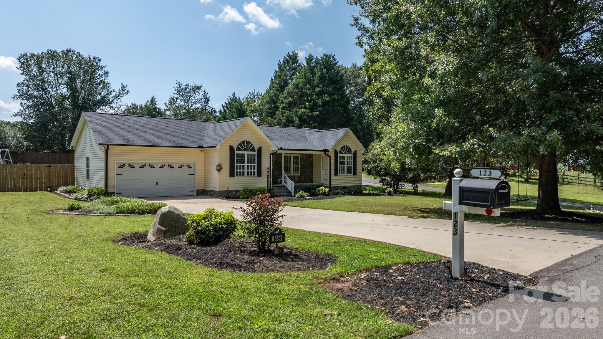 123 Idlebrook Rd, Statesville, NC 28677