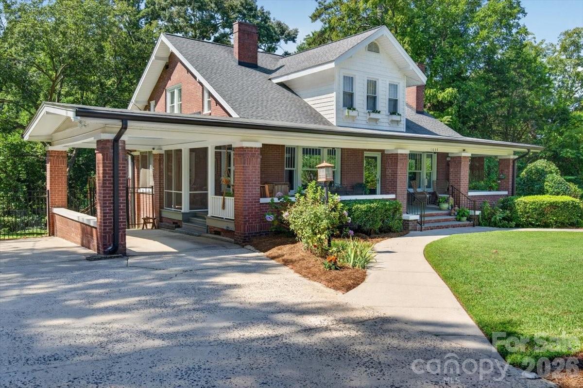 1035 S Belvedere Ave, Gastonia, NC 28054
