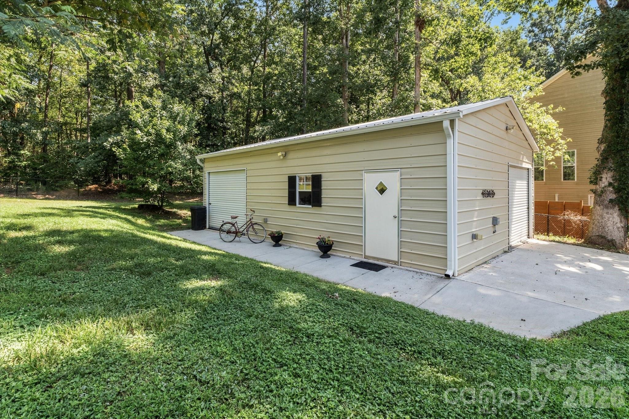 6168 Neptune Dr, Denver, NC 28037