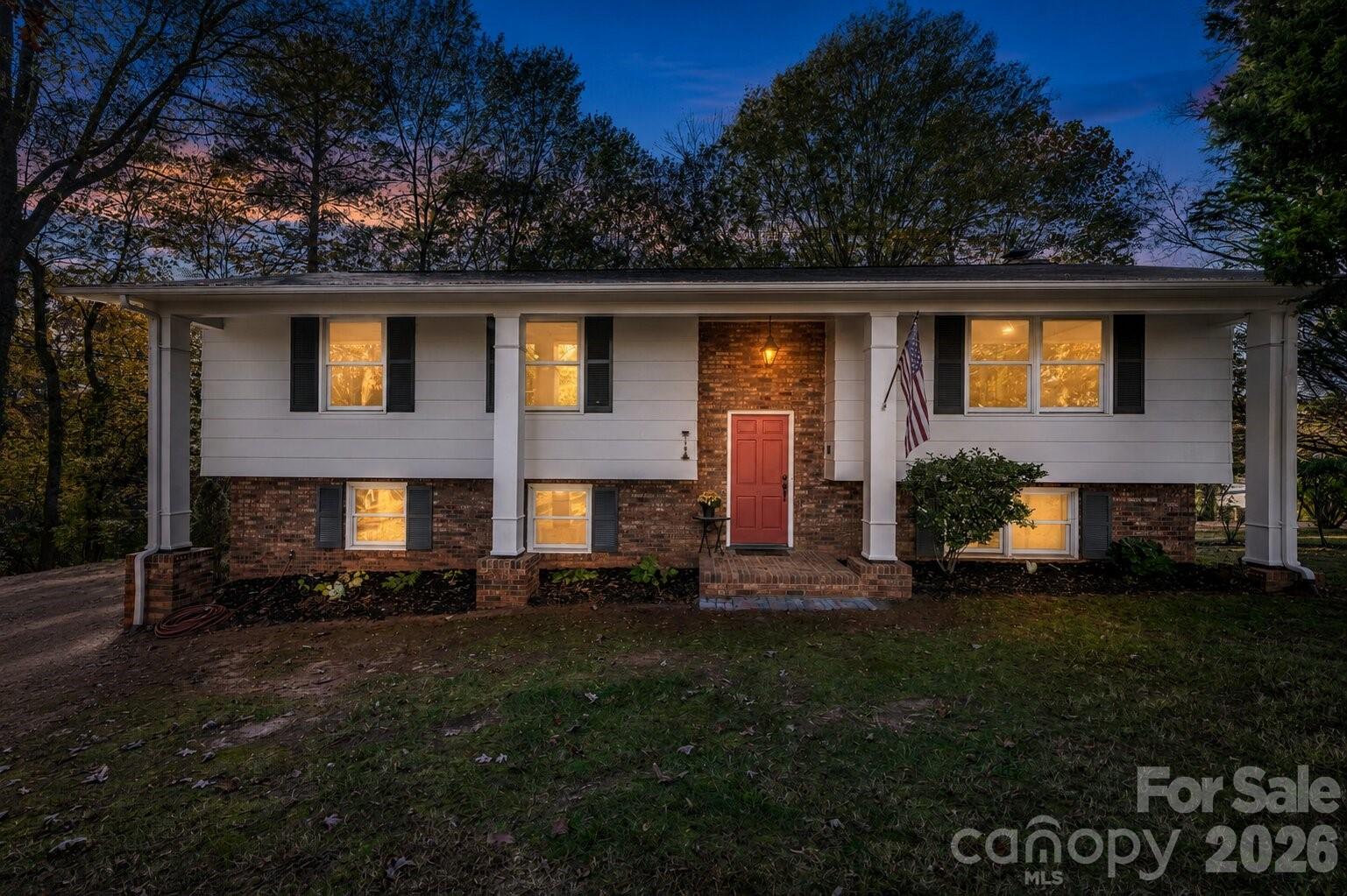 1185 10th Street Pl NW, Hickory, NC 28601