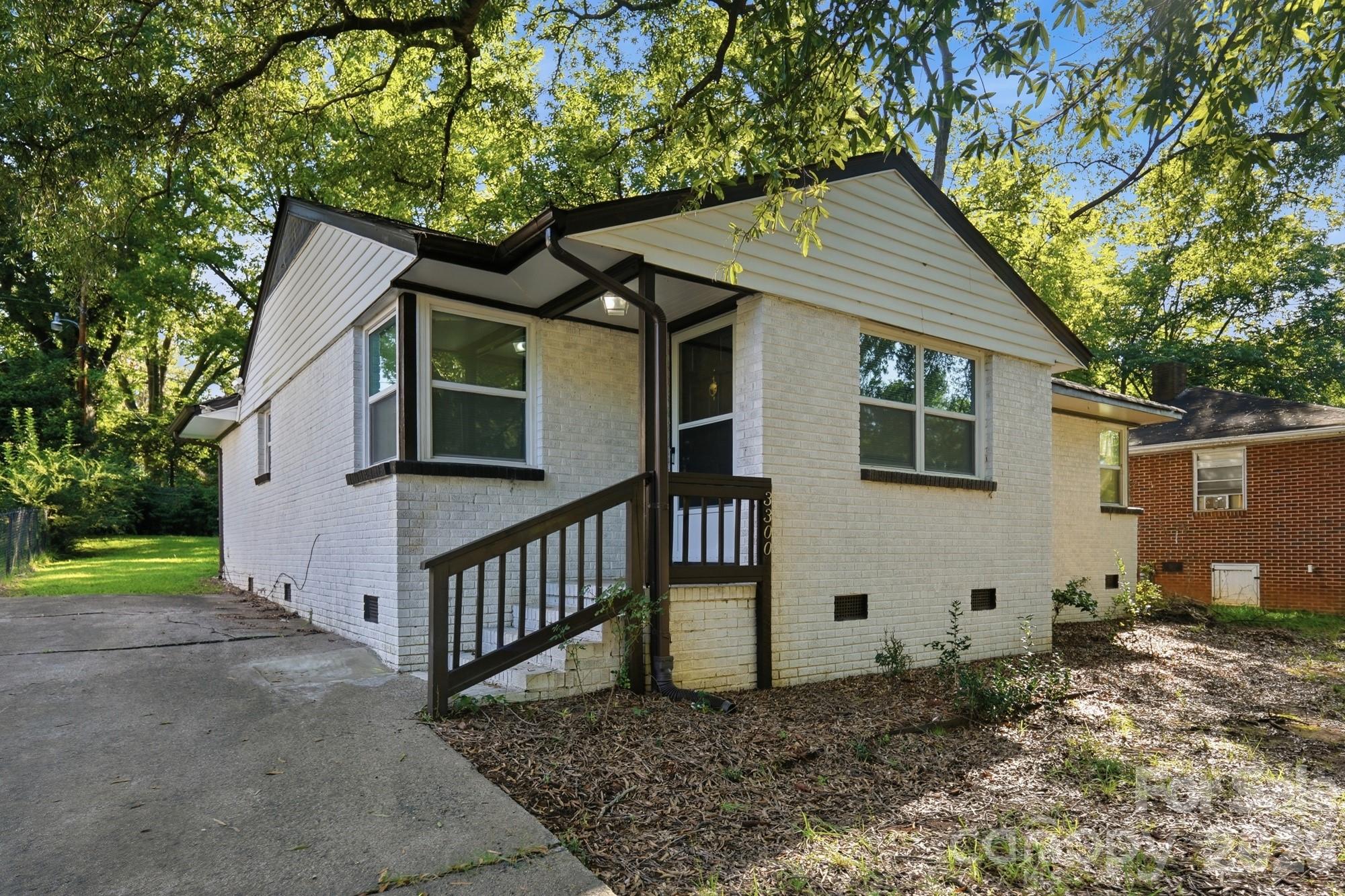 3300 Bonaire Dr, Charlotte, NC 28208