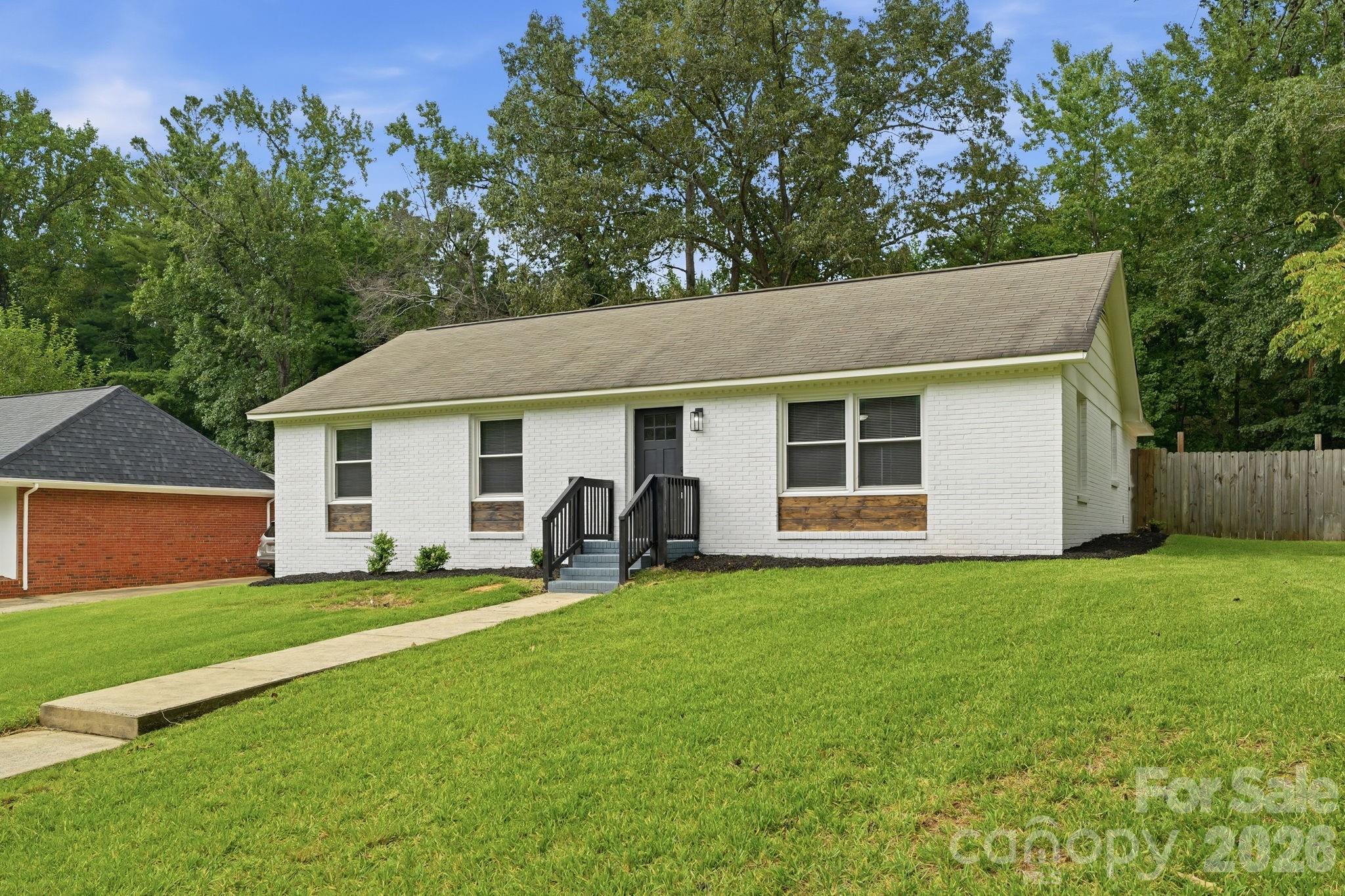 5233 Delivau Dr, Charlotte, NC 28215