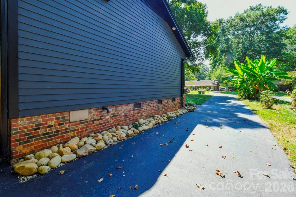 1440 Mcilroy Rd, Charlotte, NC 28212