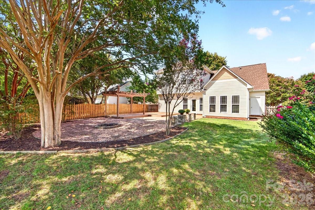 9026 Crusaders Ct, Matthews, NC 28105