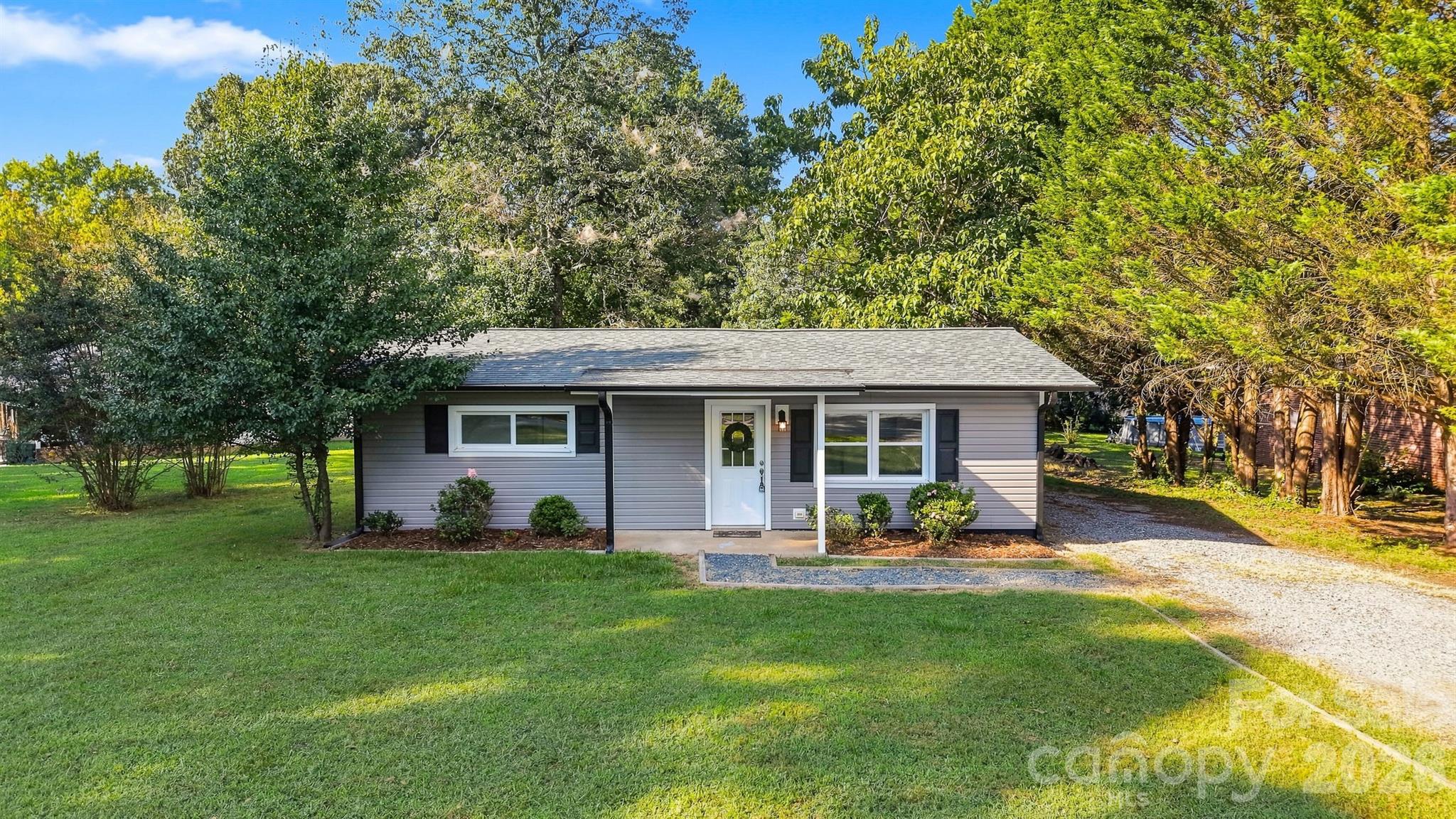 2938 11th Ave SW, Hickory, NC 28602
