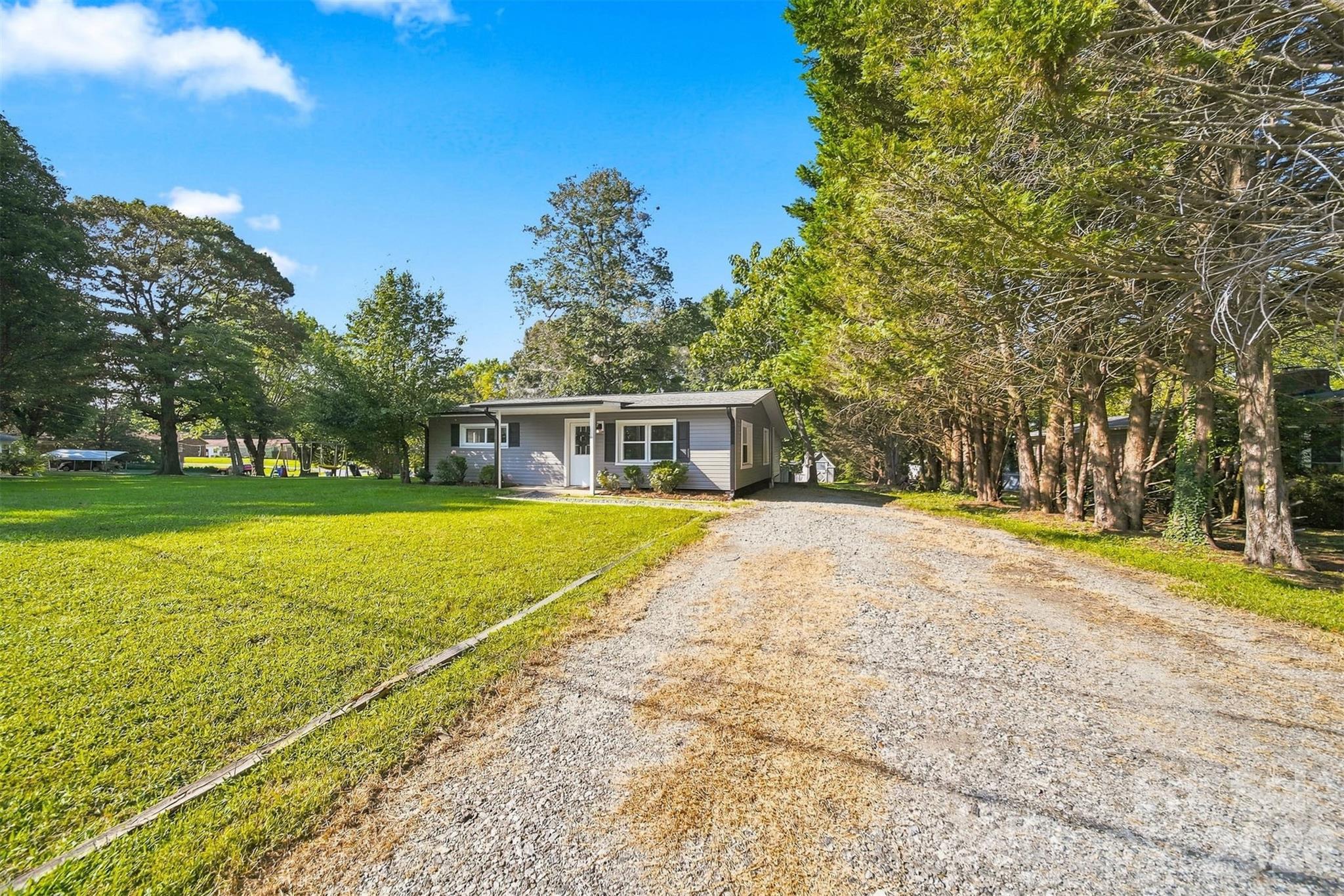 2938 11th Ave SW, Hickory, NC 28602