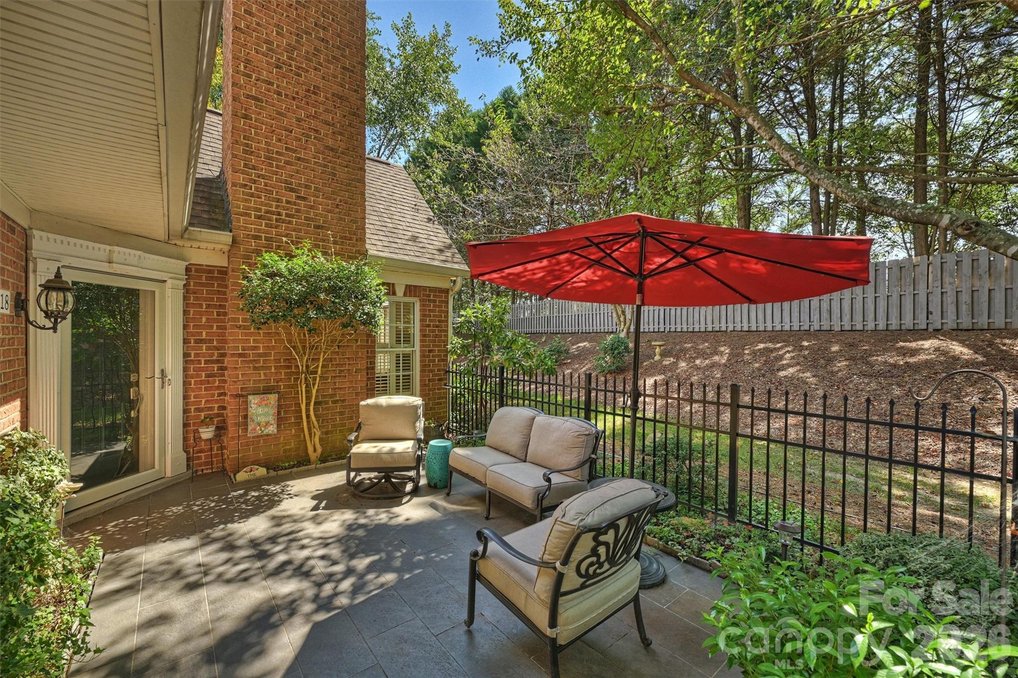 7418 Hurstbourne Green Dr, Charlotte, NC 28277