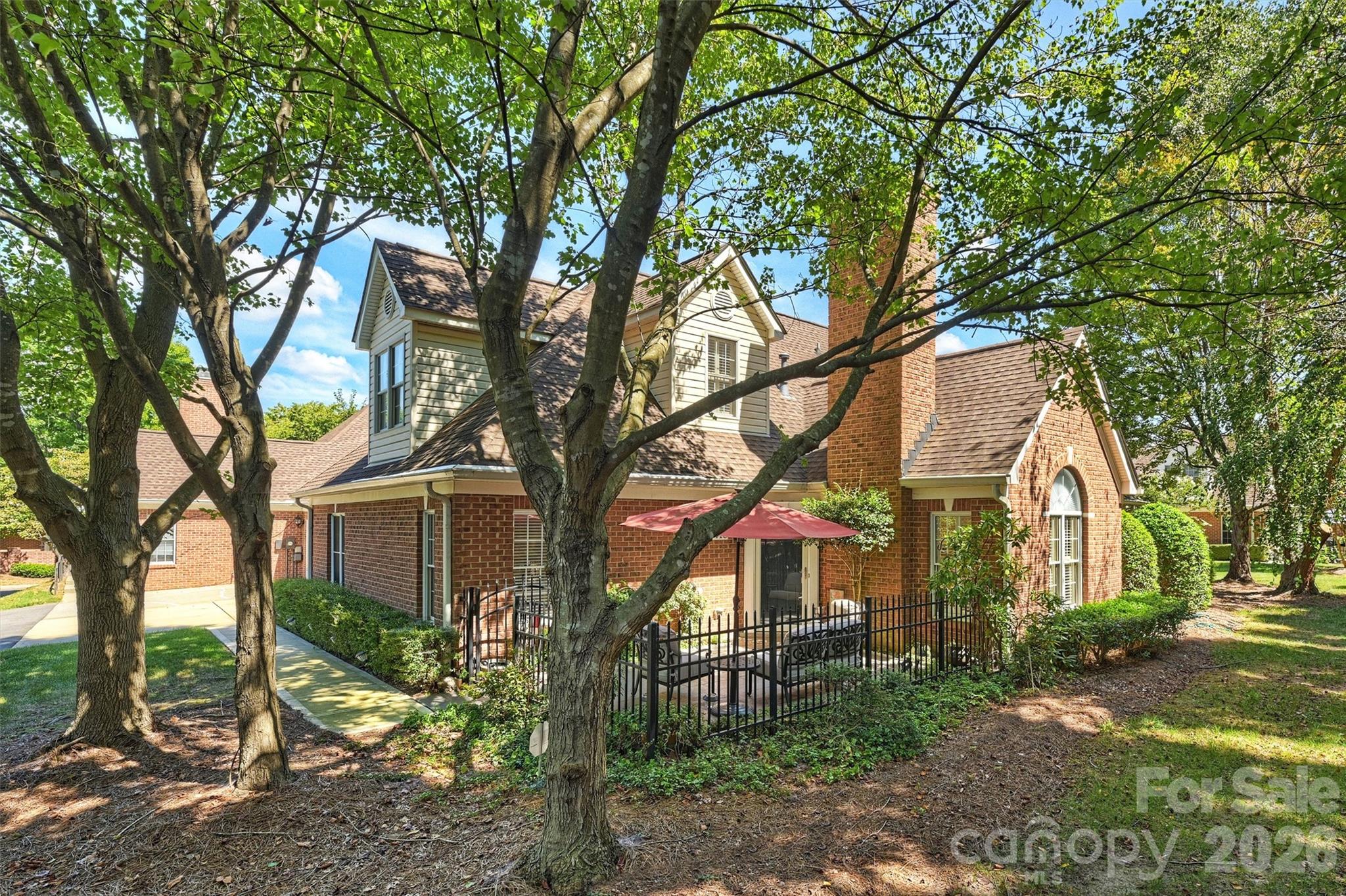7418 Hurstbourne Green Dr, Charlotte, NC 28277