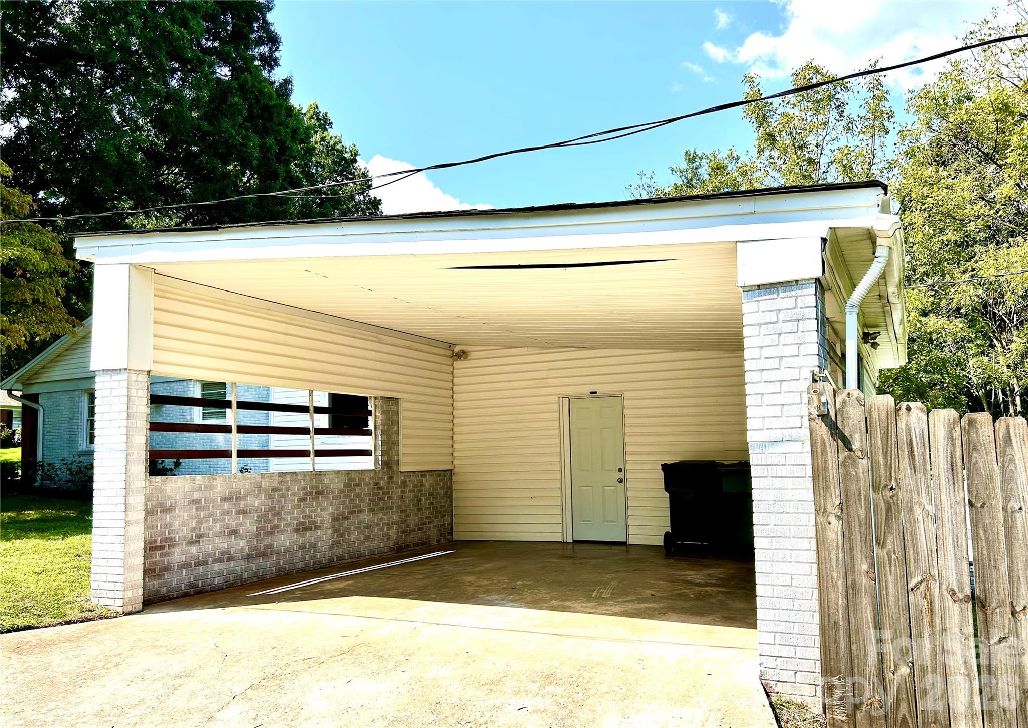 2255 Falmouth Rd, Charlotte, NC 28205