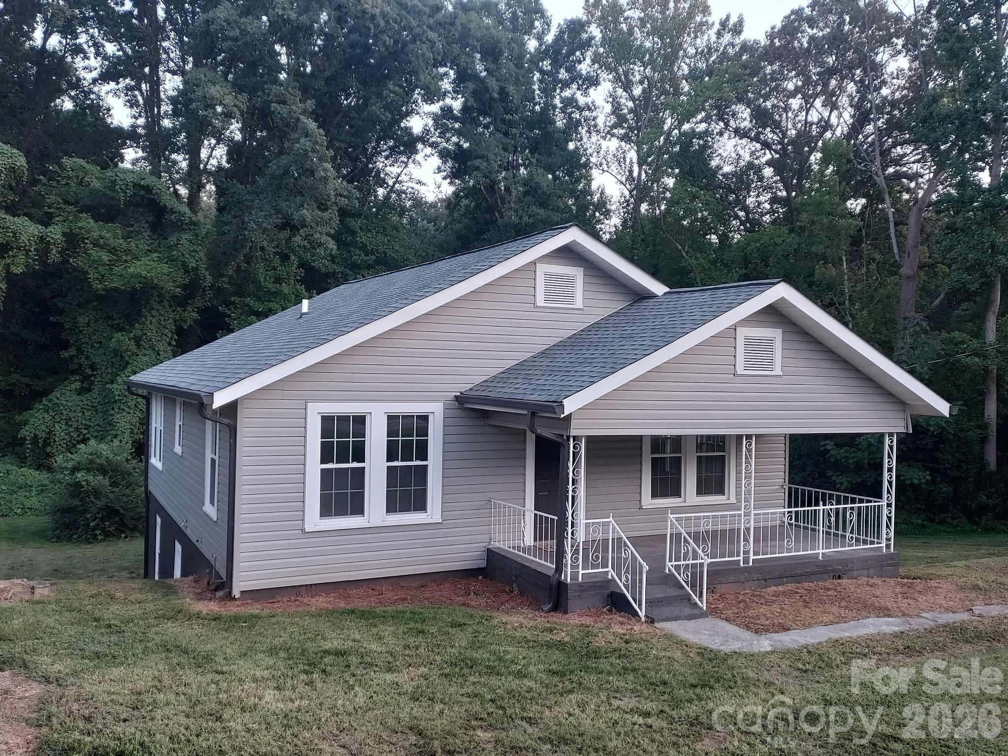 2115 Newton Dr, Statesville, NC 28677