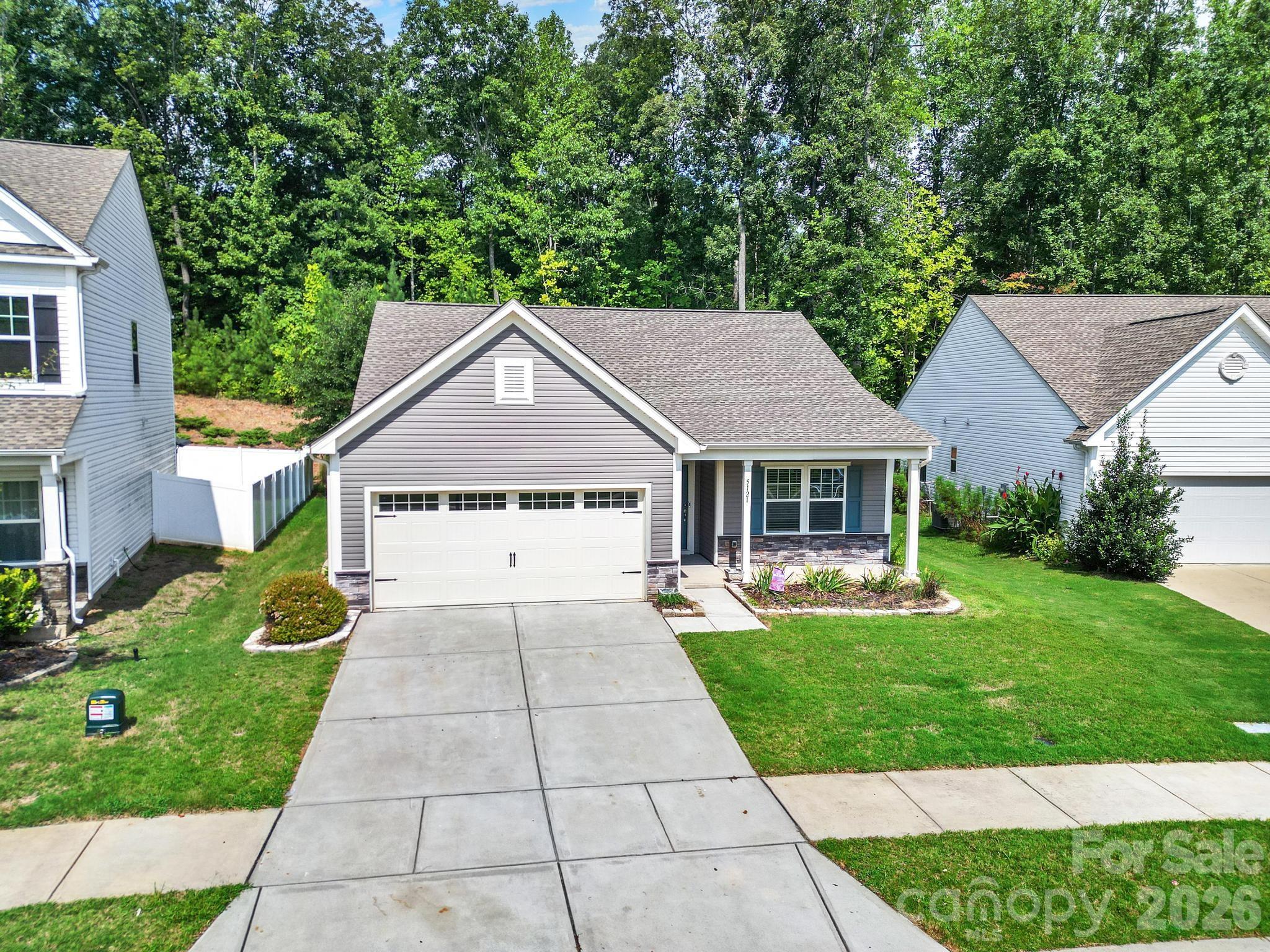 5121 Saddleback Dr, Mount Holly, NC 28120