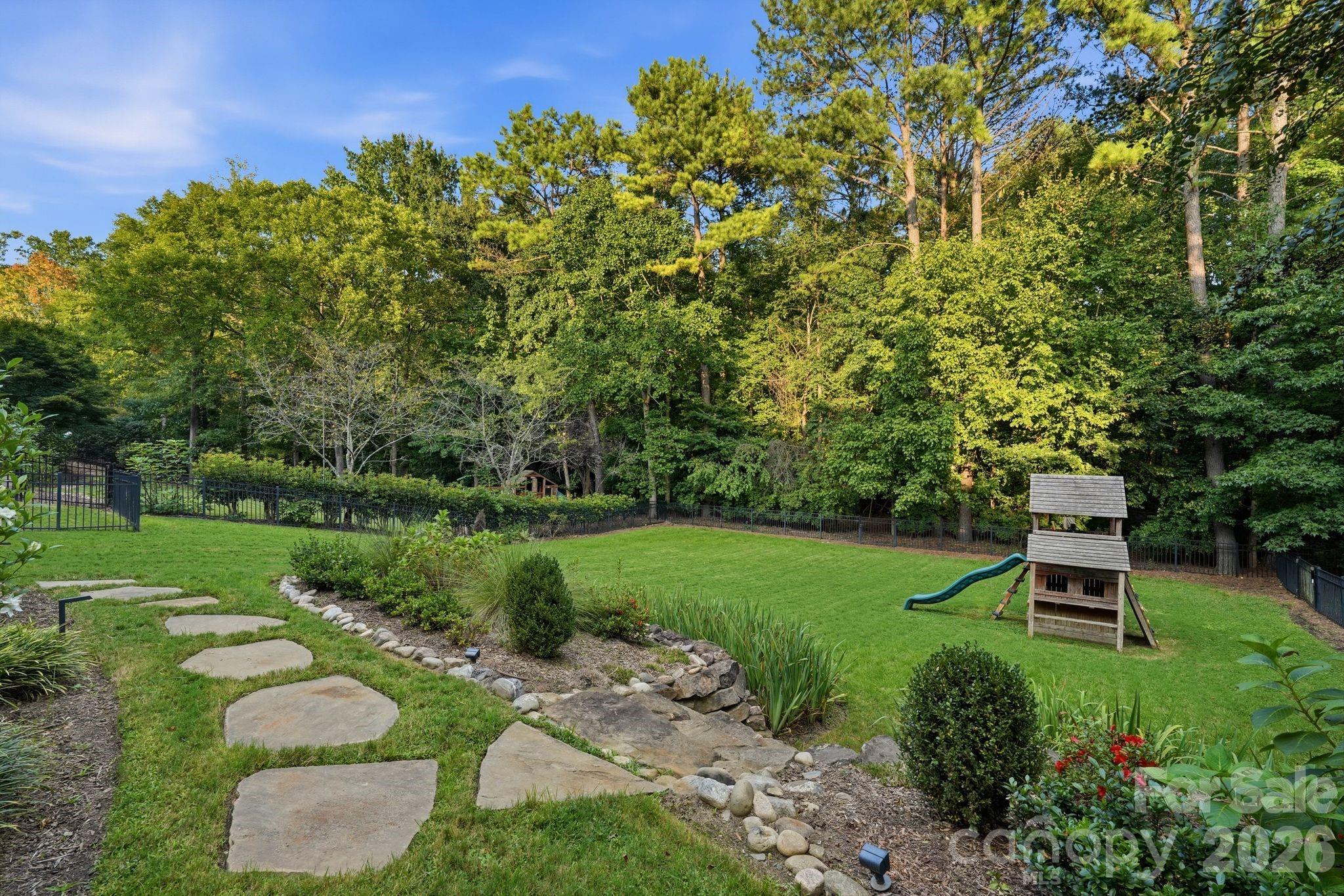 9414 Heydon Hall Cir, Charlotte, NC 28210