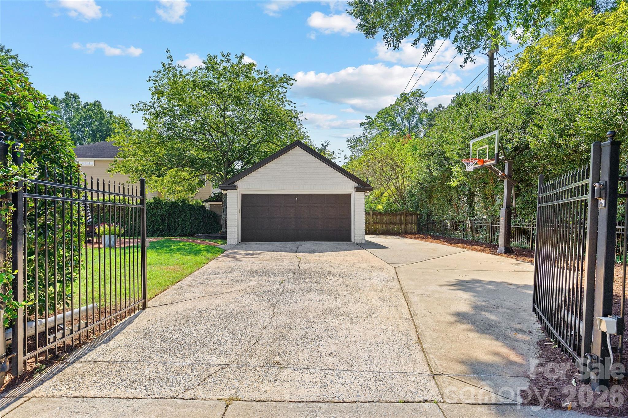 2000 Beverly Dr, Charlotte, NC 28207