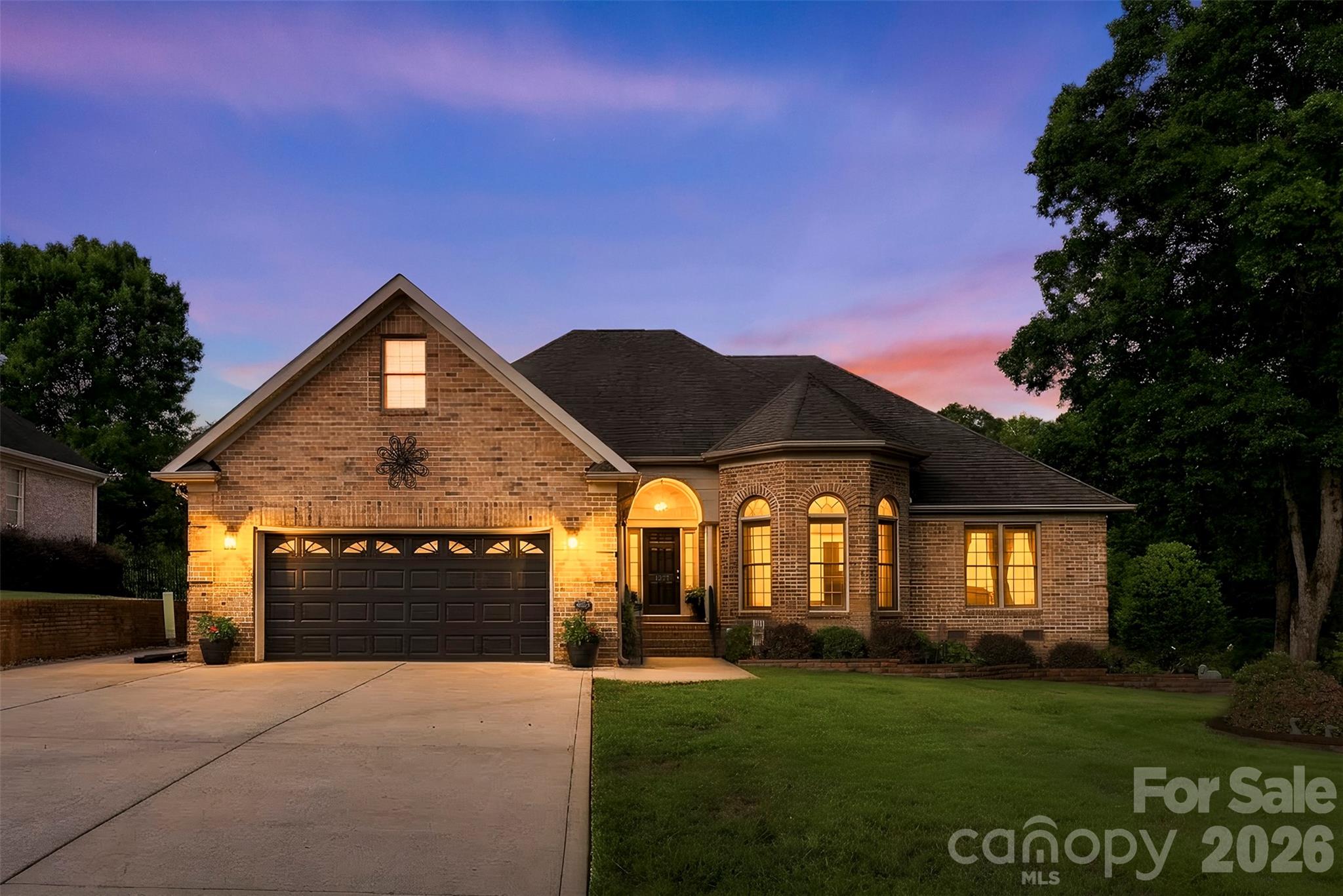 1277 White Pond Dr, Gastonia, NC 28056