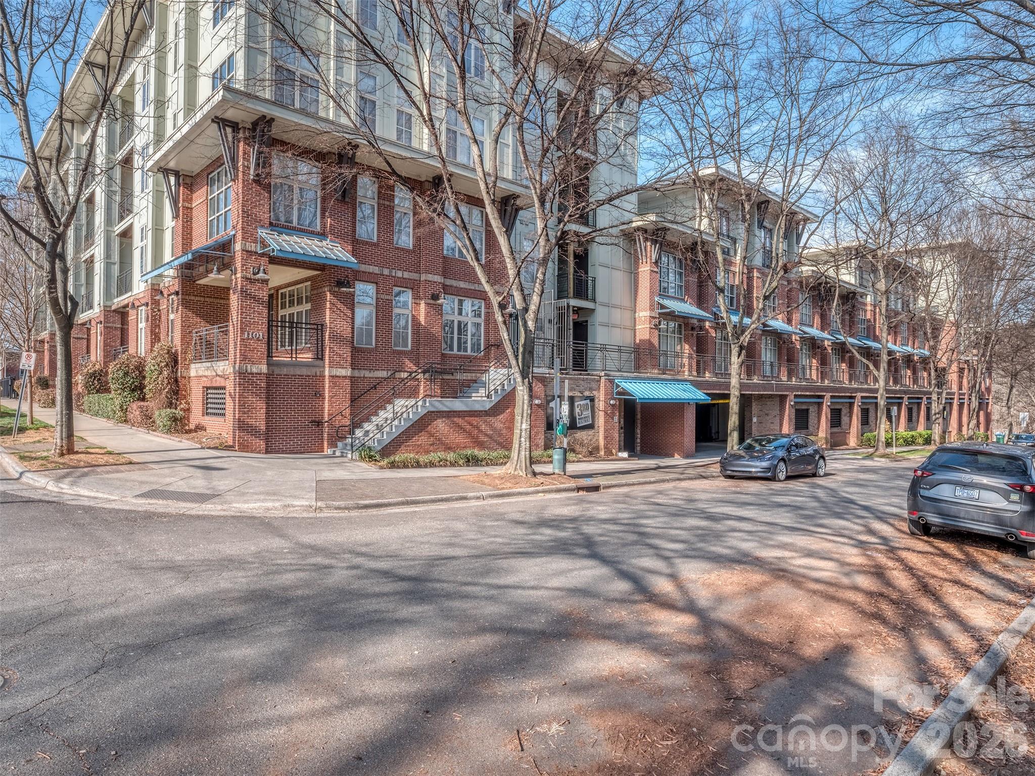 1101 W 1st St #211, Charlotte, NC 28202