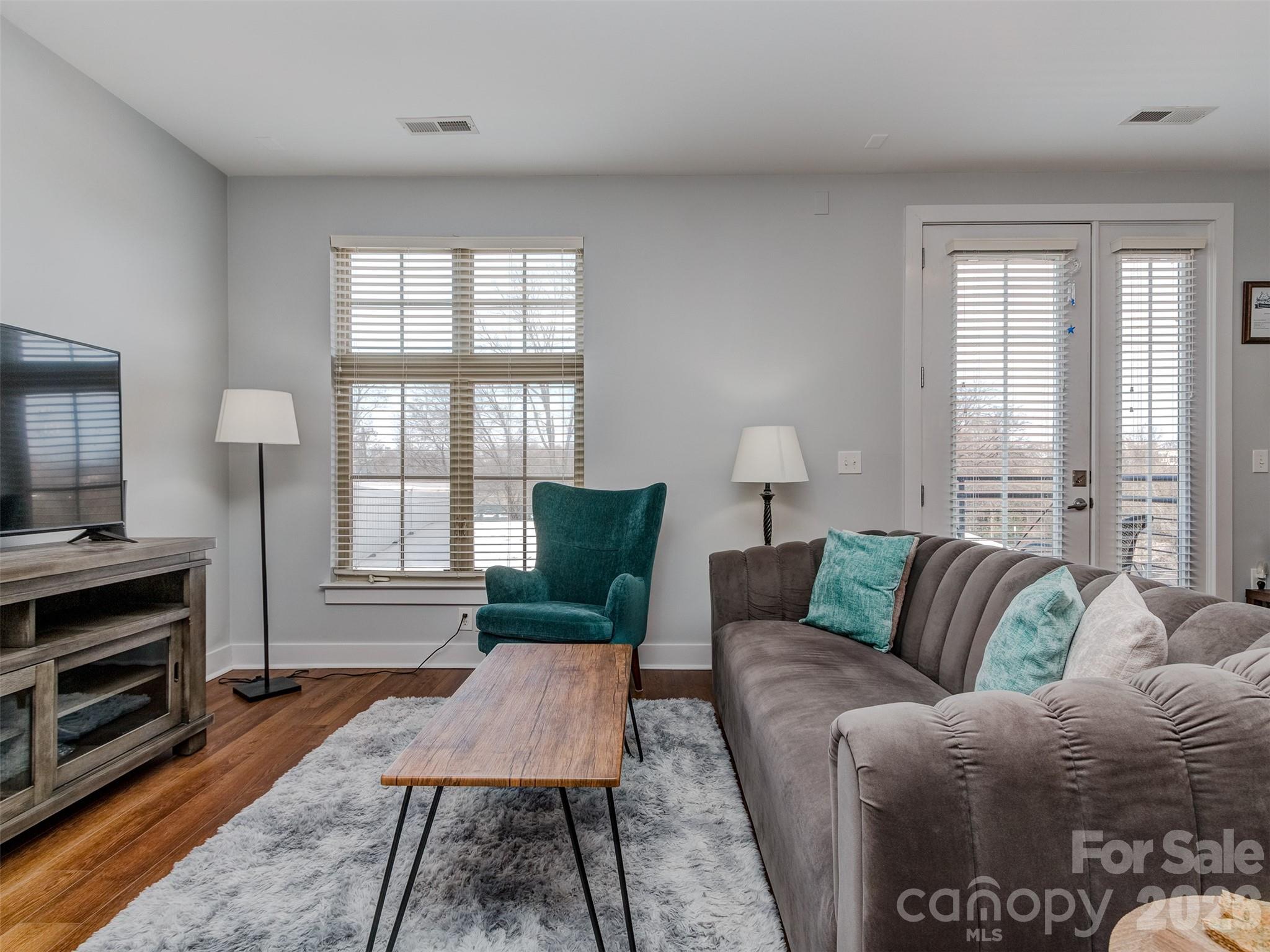 1101 W 1st St #211, Charlotte, NC 28202