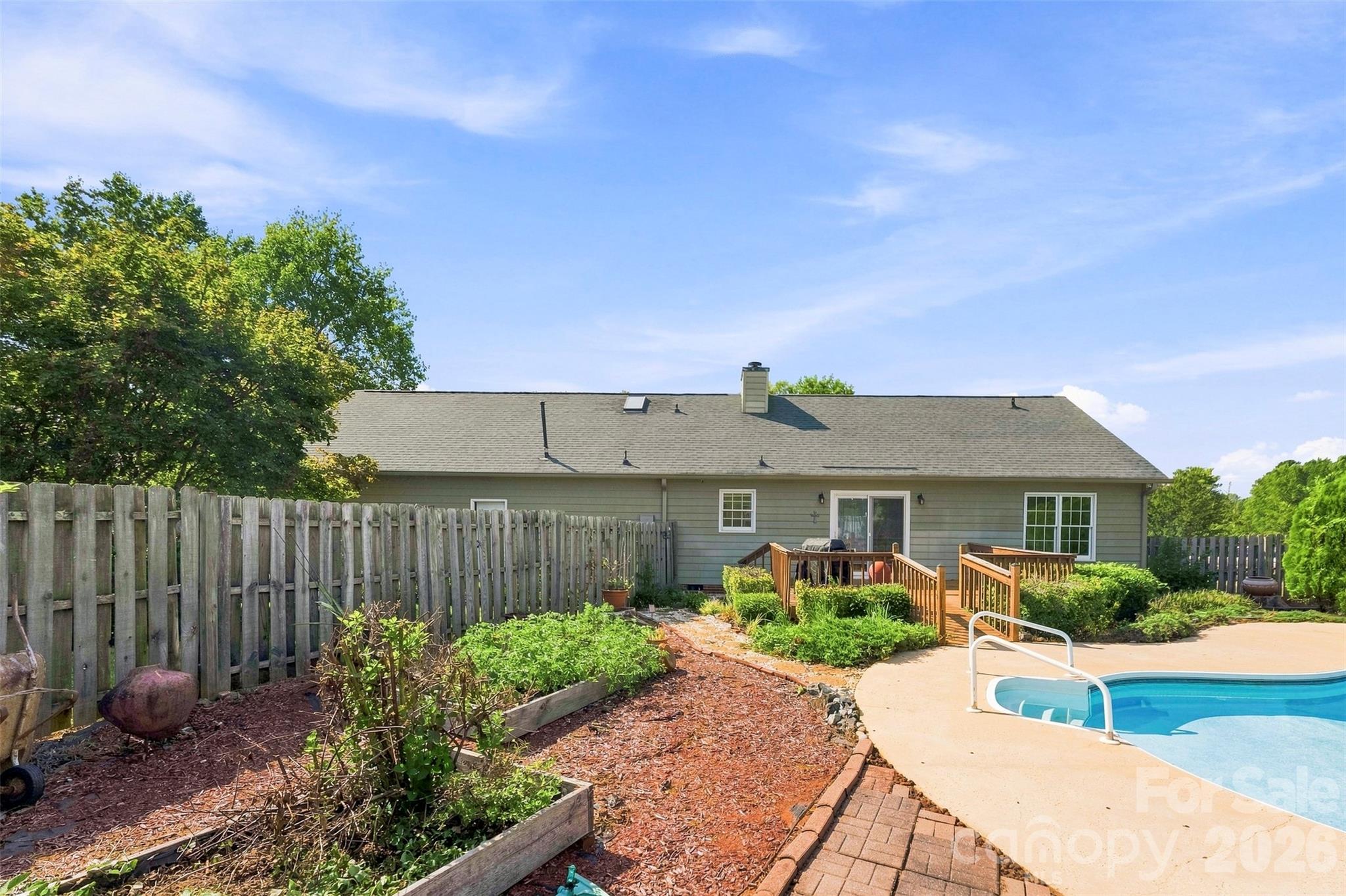 108 Shade Tree Ct, Gastonia, NC 28056