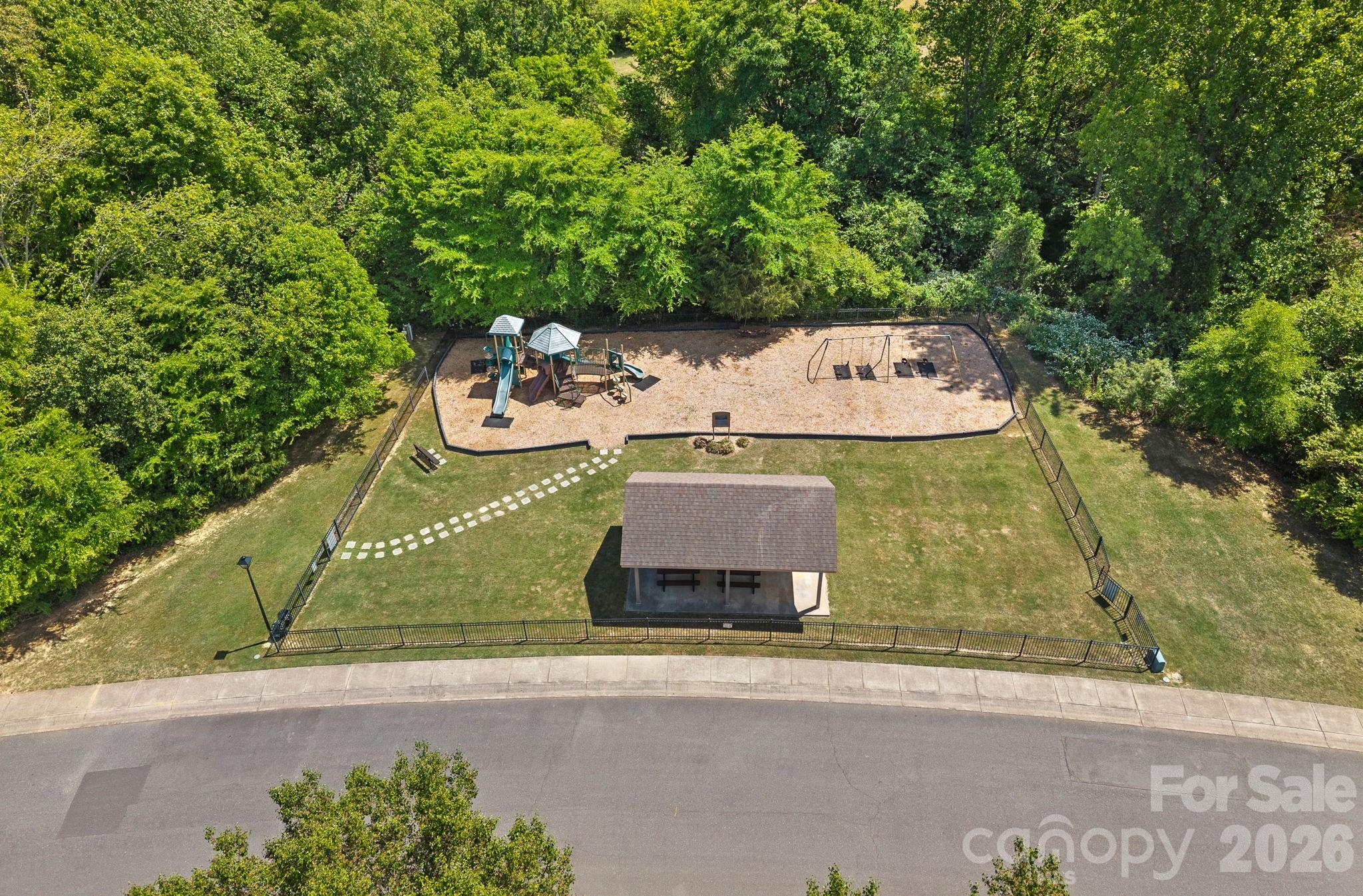 2401 Flagstick Dr, Matthews, NC 28104
