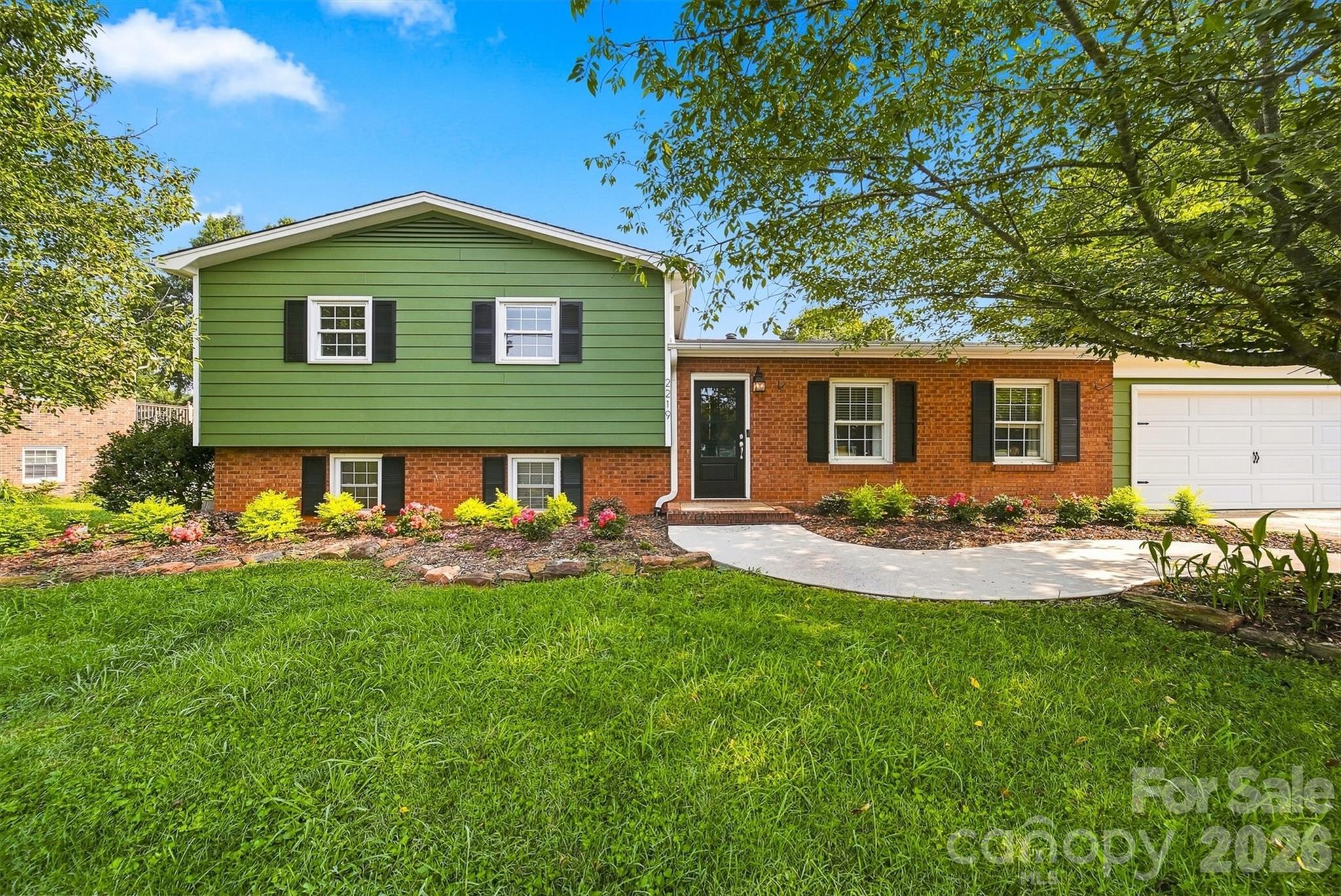 2219 36th Ave NE, Hickory, NC 28601