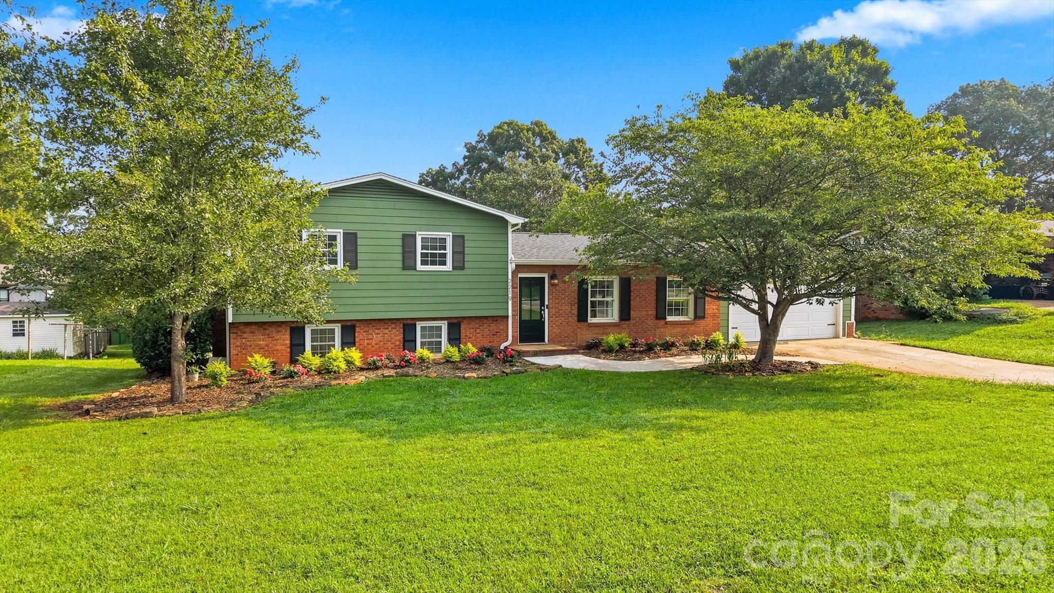 2219 36th Ave NE, Hickory, NC 28601