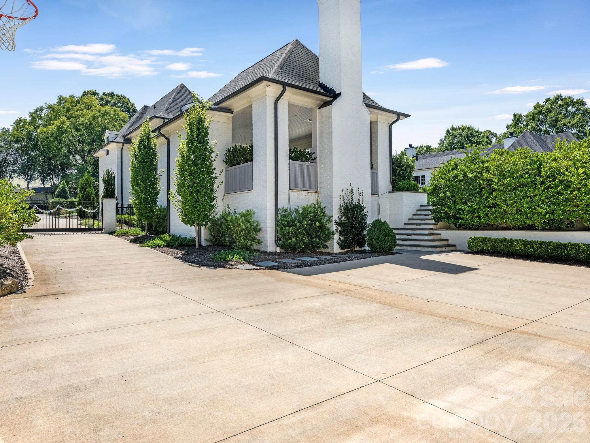 2422 Ferncliff Rd, Charlotte, NC 28211