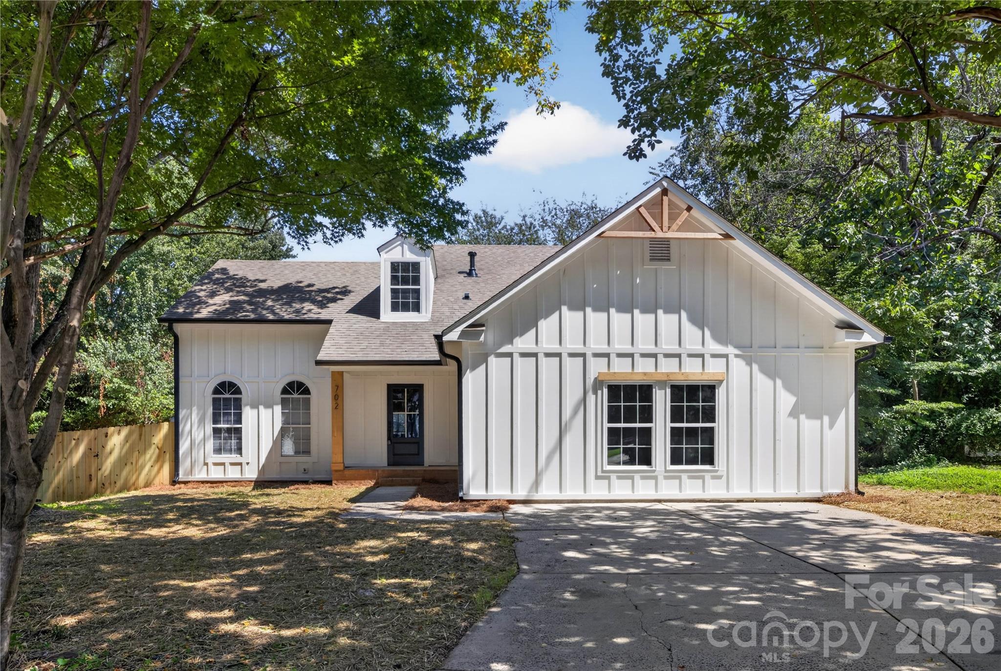 702 Foxborough Rd, Charlotte, NC 28213