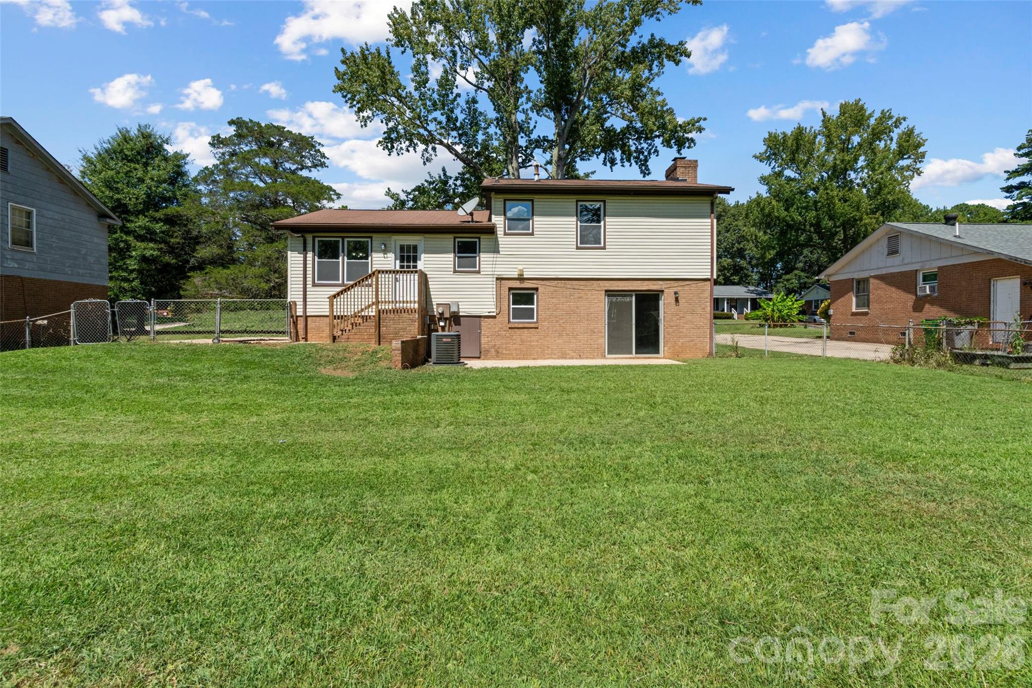 7100 Covecreek Dr, Charlotte, NC 28215